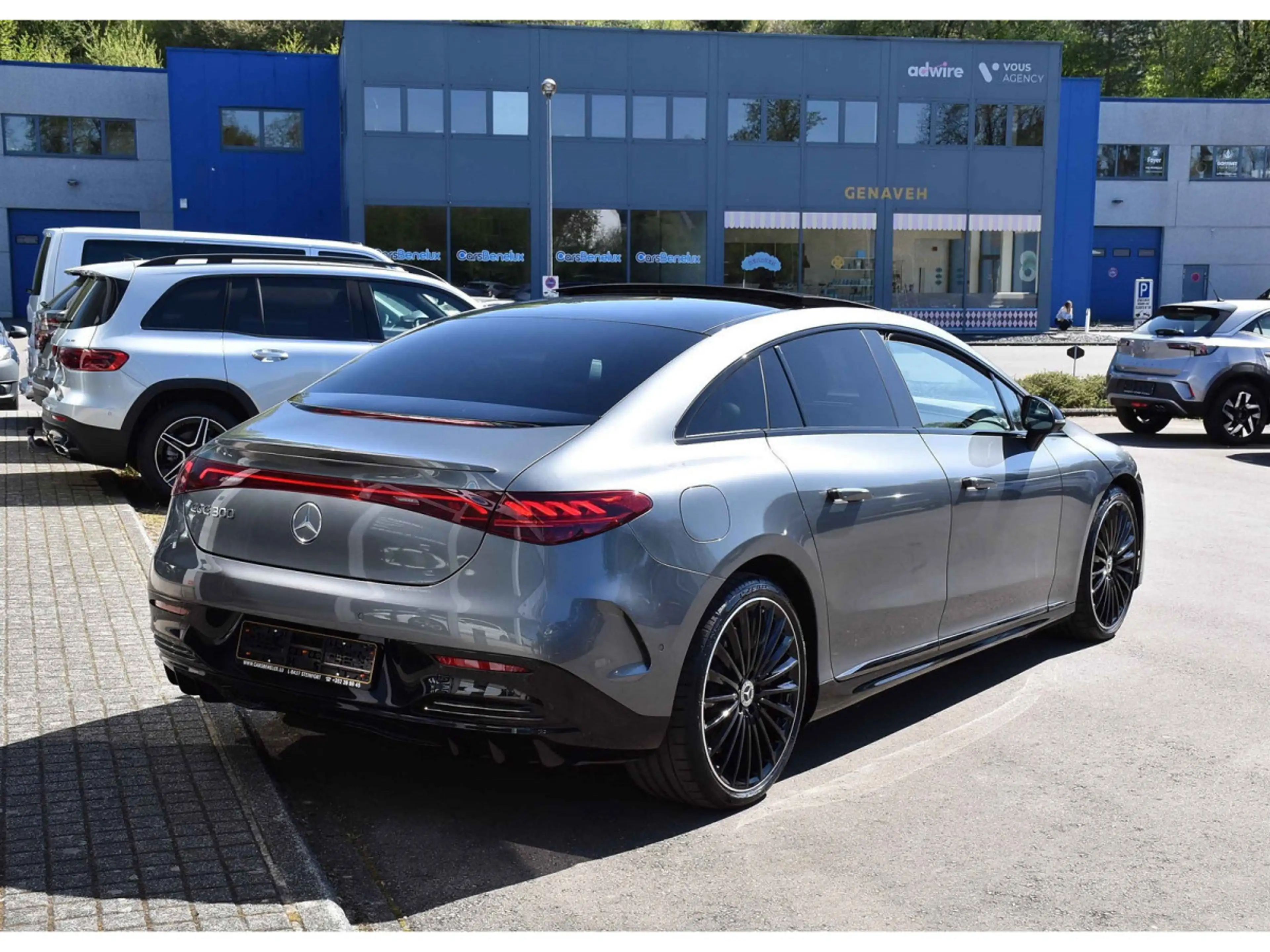 Mercedes-Benz EQE 300 AMG Line AIRMATIC DISTR CUIR MEMO PANO BURMESTER — photo 3