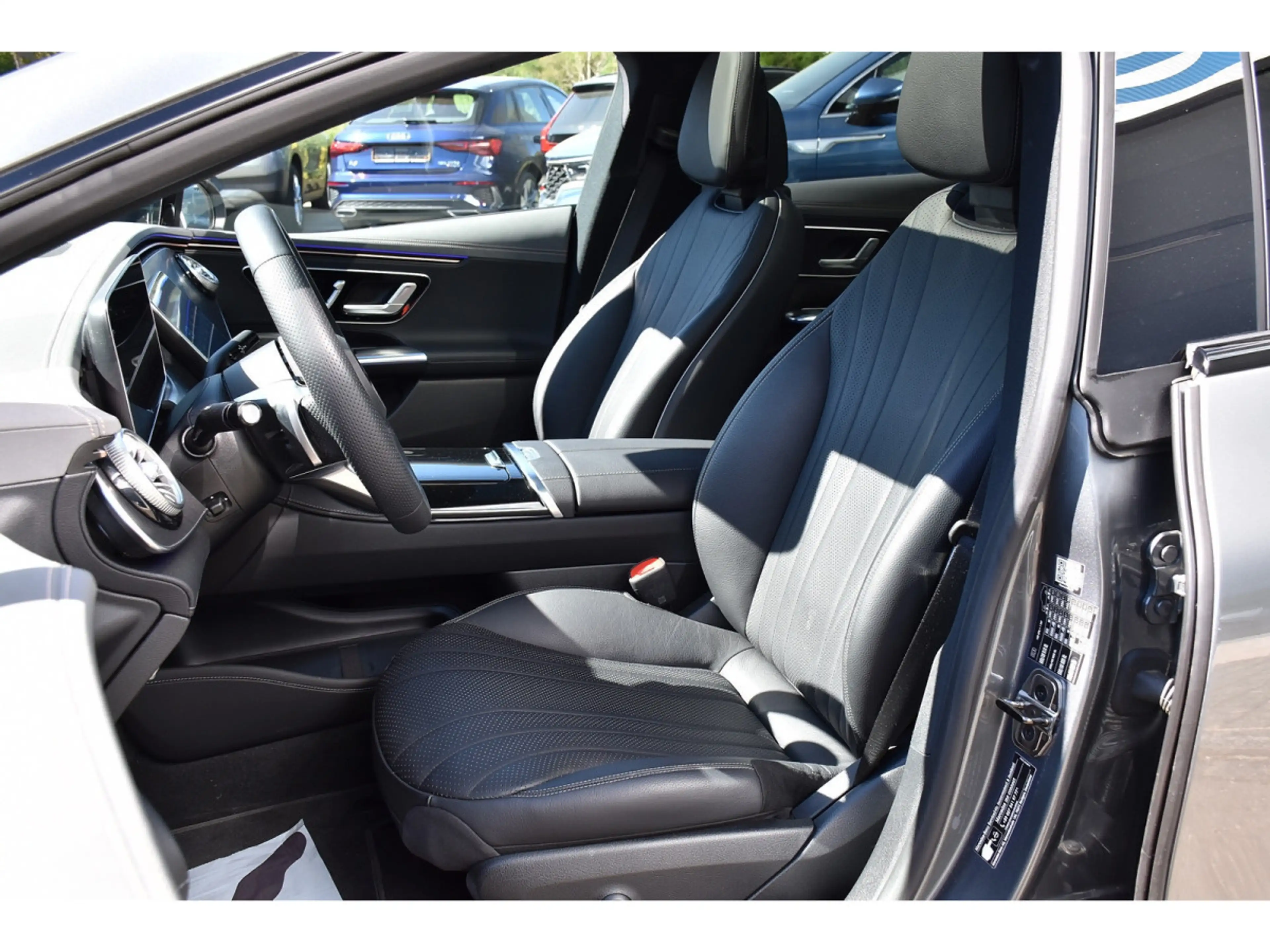 Mercedes-Benz EQE 300 AMG Line AIRMATIC DISTR CUIR MEMO PANO BURMESTER — photo 5