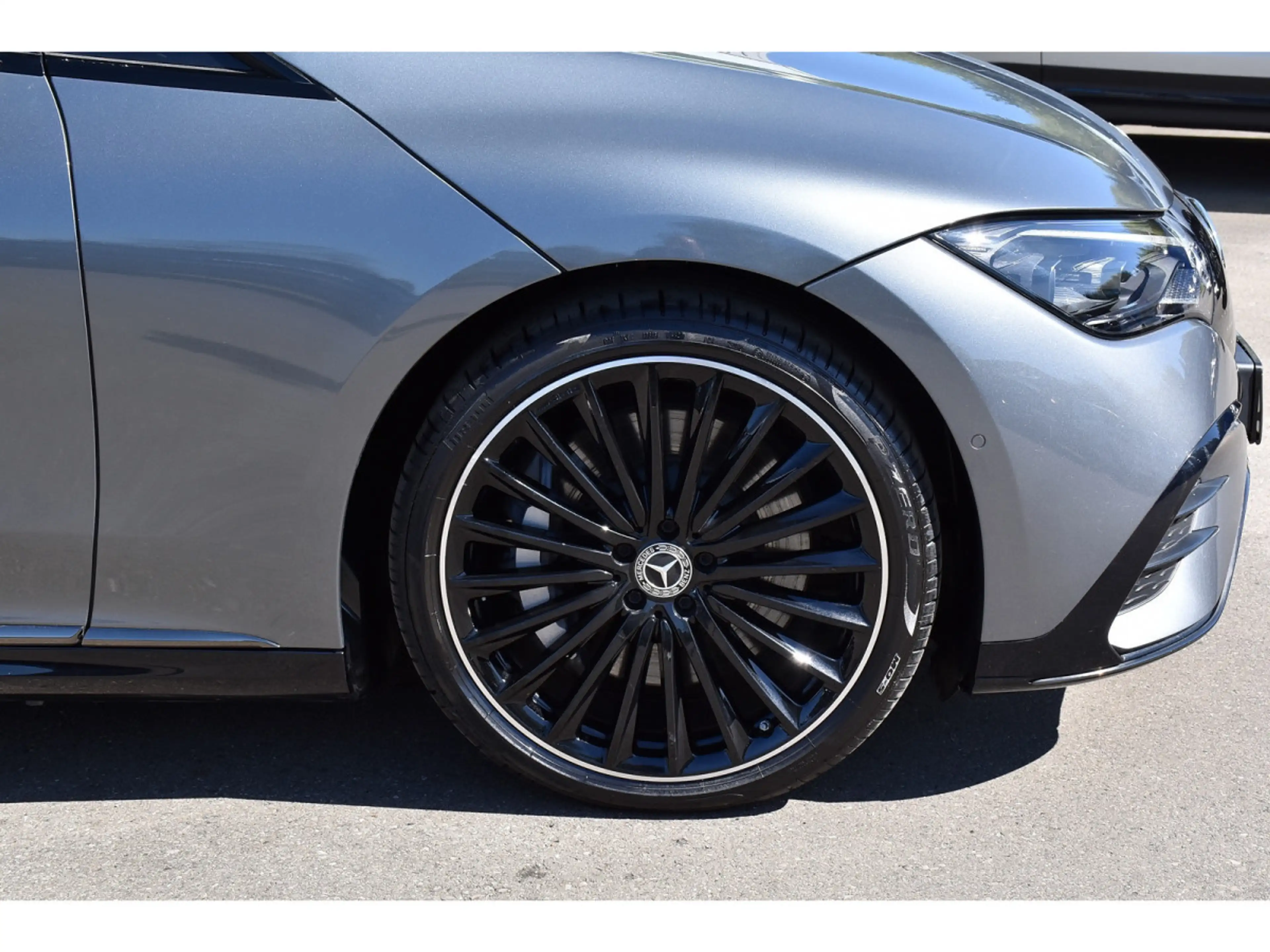 Mercedes-Benz EQE 300 AMG Line AIRMATIC DISTR CUIR MEMO PANO BURMESTER — photo 4
