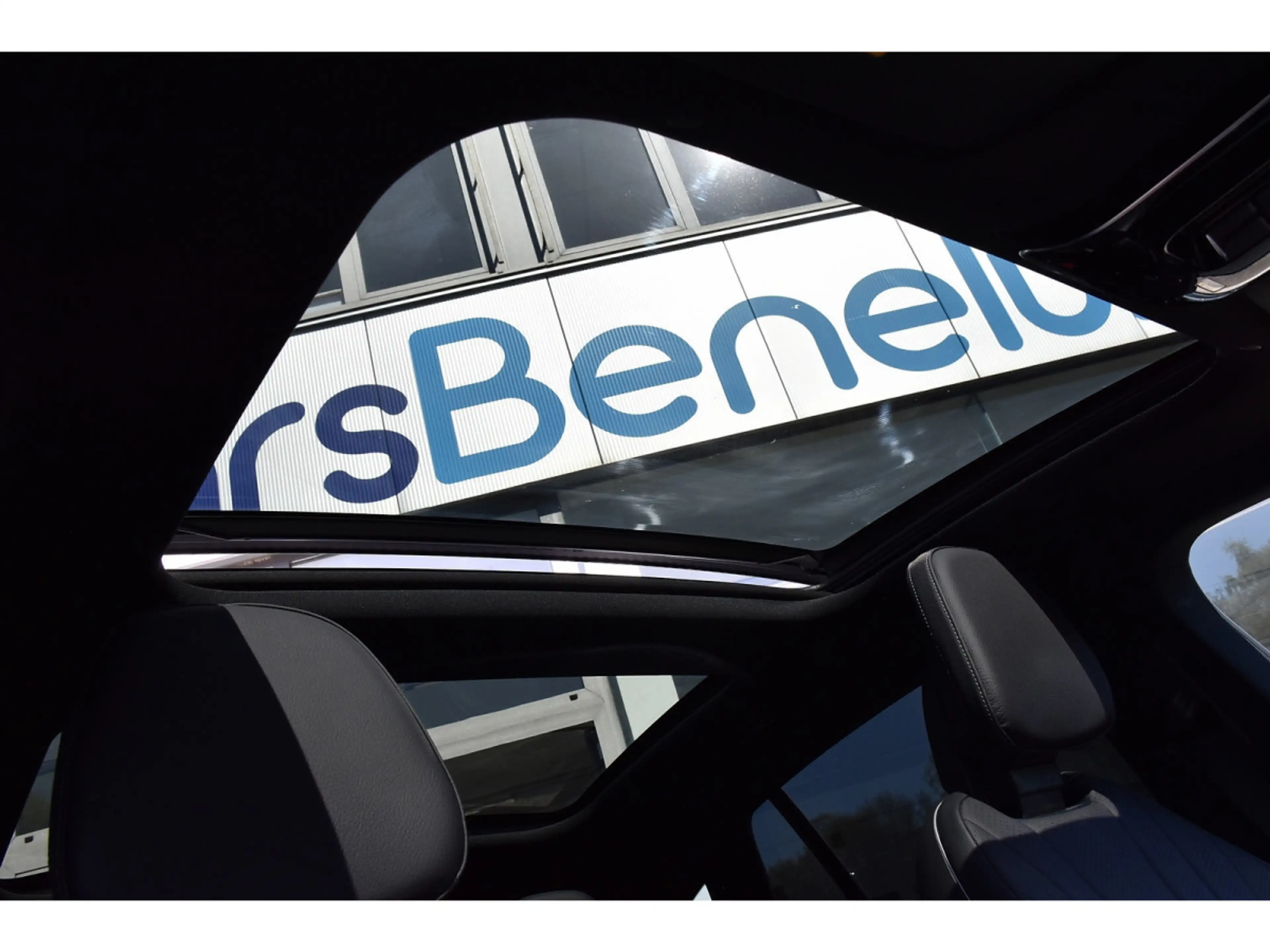 Mercedes-Benz EQE 300 AMG Line AIRMATIC DISTR CUIR MEMO PANO BURMESTER — photo 8