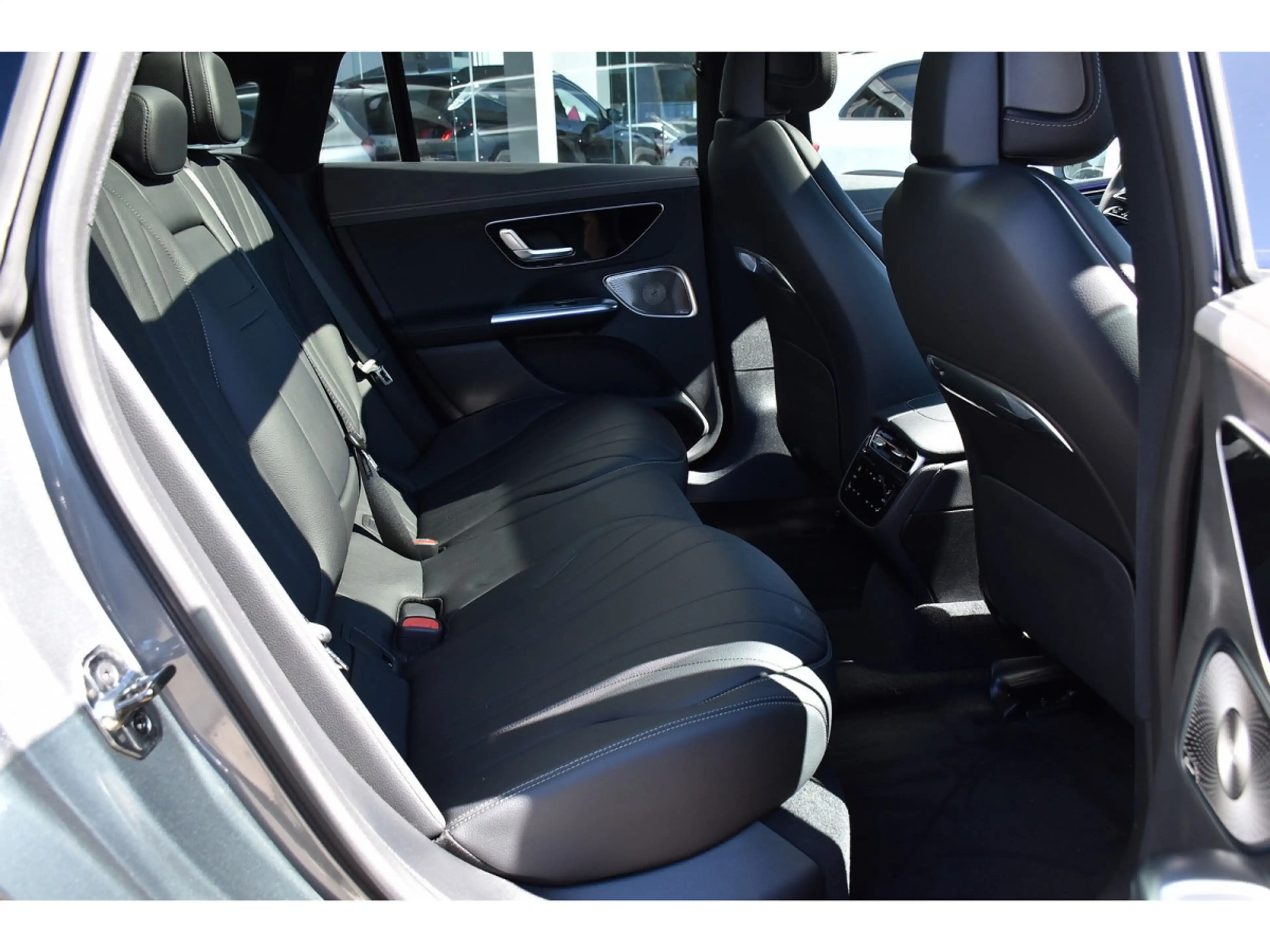 Mercedes-Benz EQE 300 AMG Line AIRMATIC DISTR CUIR MEMO PANO BURMESTER — photo 7