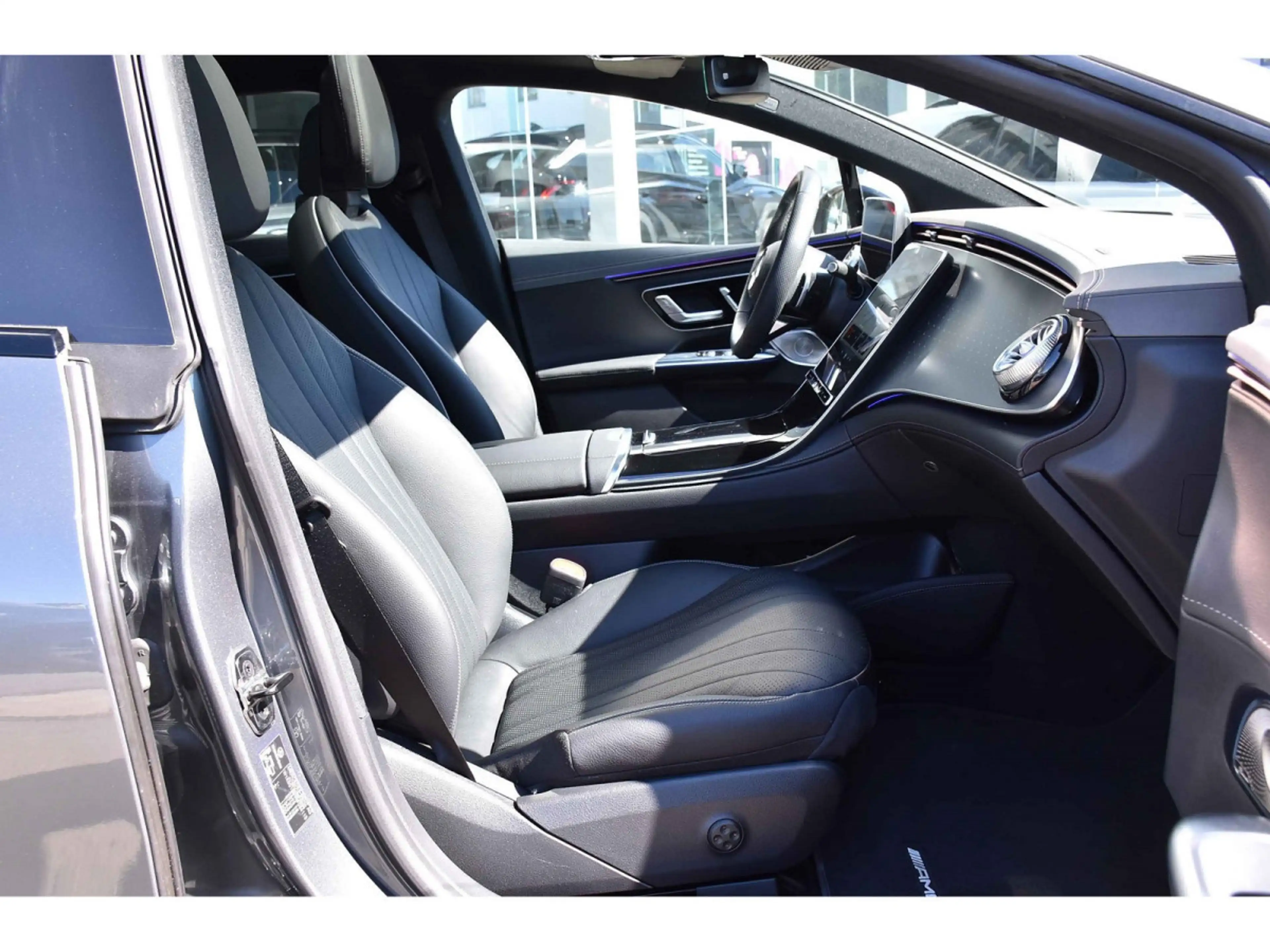 Mercedes-Benz EQE 300 AMG Line AIRMATIC DISTR CUIR MEMO PANO BURMESTER — photo 6