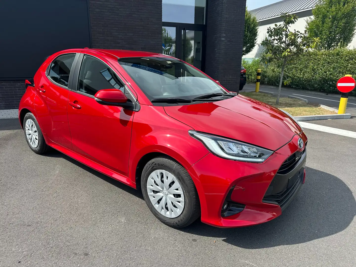Toyota Yaris Hybrid 1.5i VVT-i E-CVT Rosso - 2