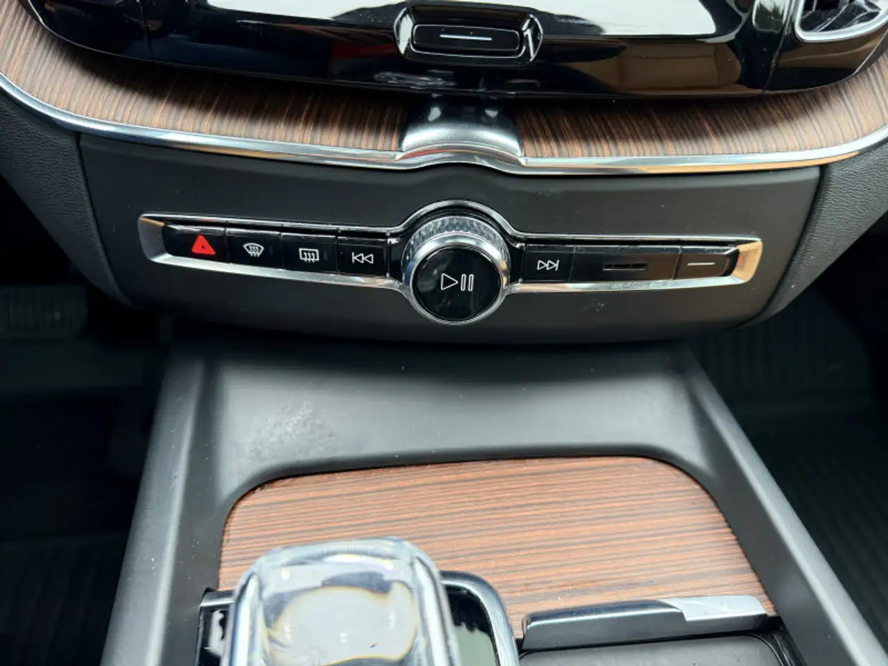 Volvo XC60 снимка Volvo XC60