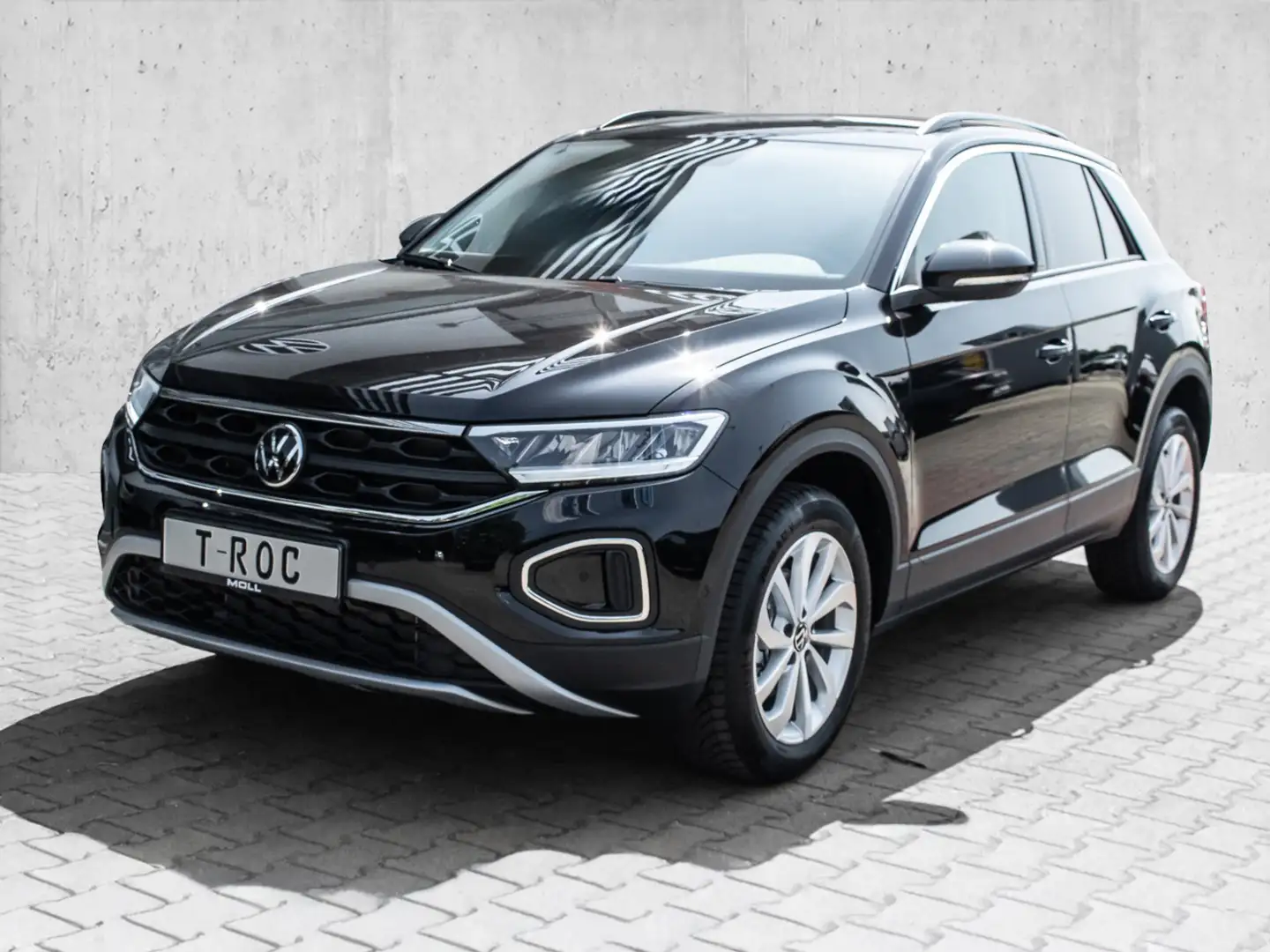 Volkswagen T-Roc Life 1.0 l TSI OPF  6-Gang MATRIX 2xKLIMA Zwart - 2