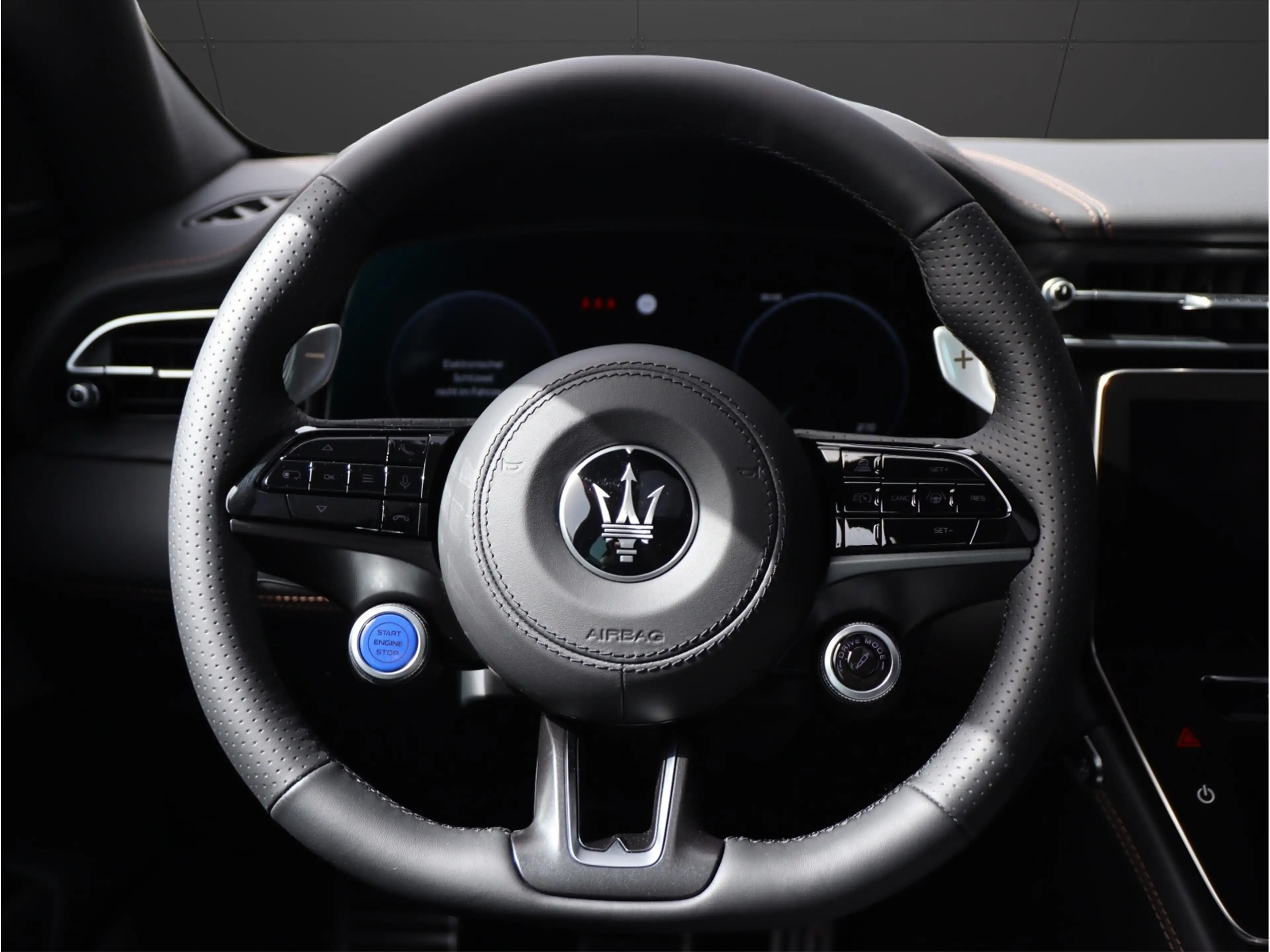 Maserati Grecale Folgore — photo 8