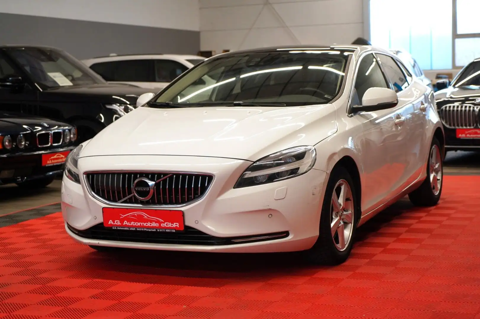 Volvo V40 T3 Aut.Inscription Geartronic 2.Hand*LED*Acc Weiß - 1