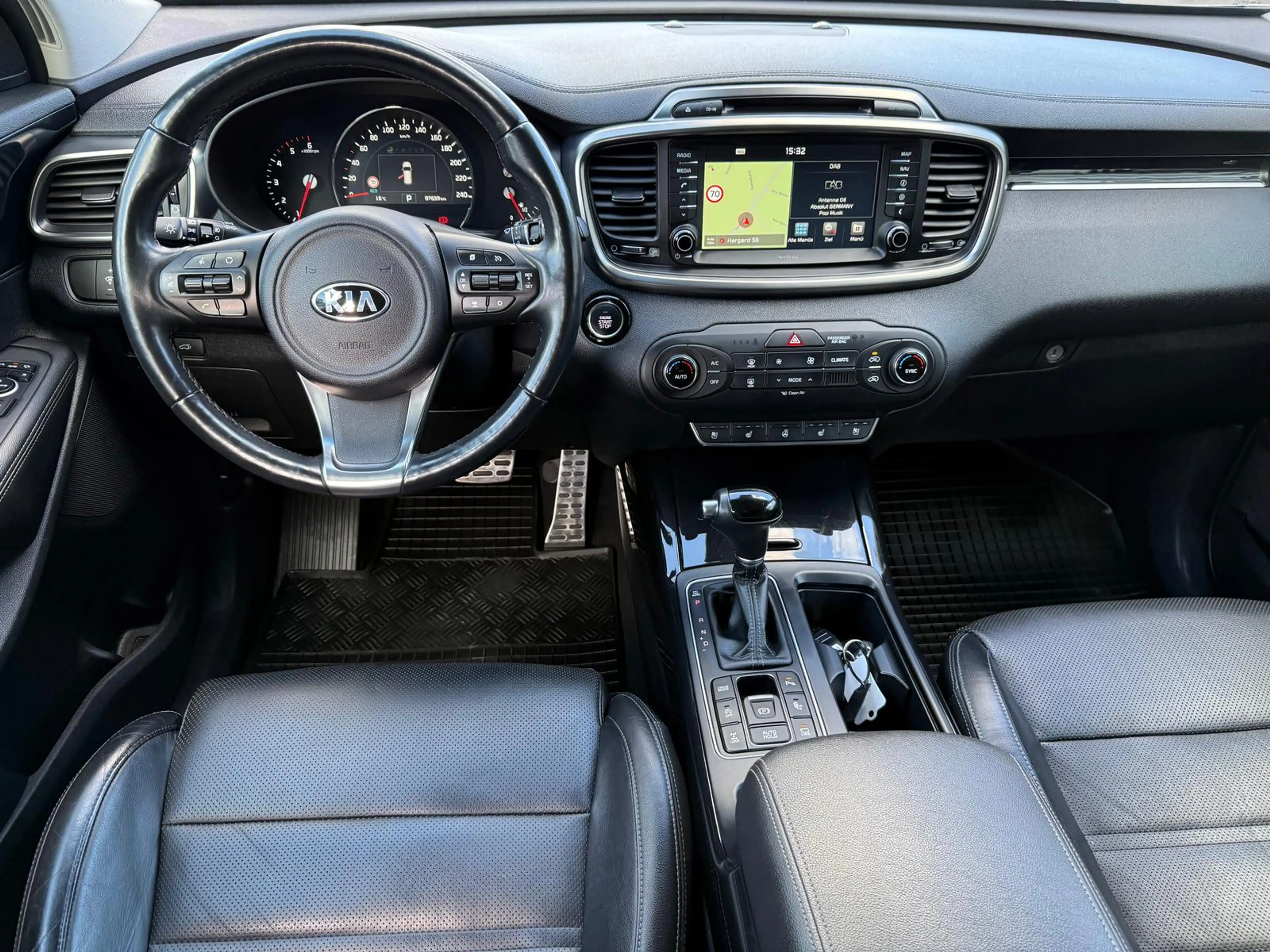 Kia Sorento 2.2 CRDi 4WD*TWA*SHZ*LHZ*360°Cam*Pano — photo 12