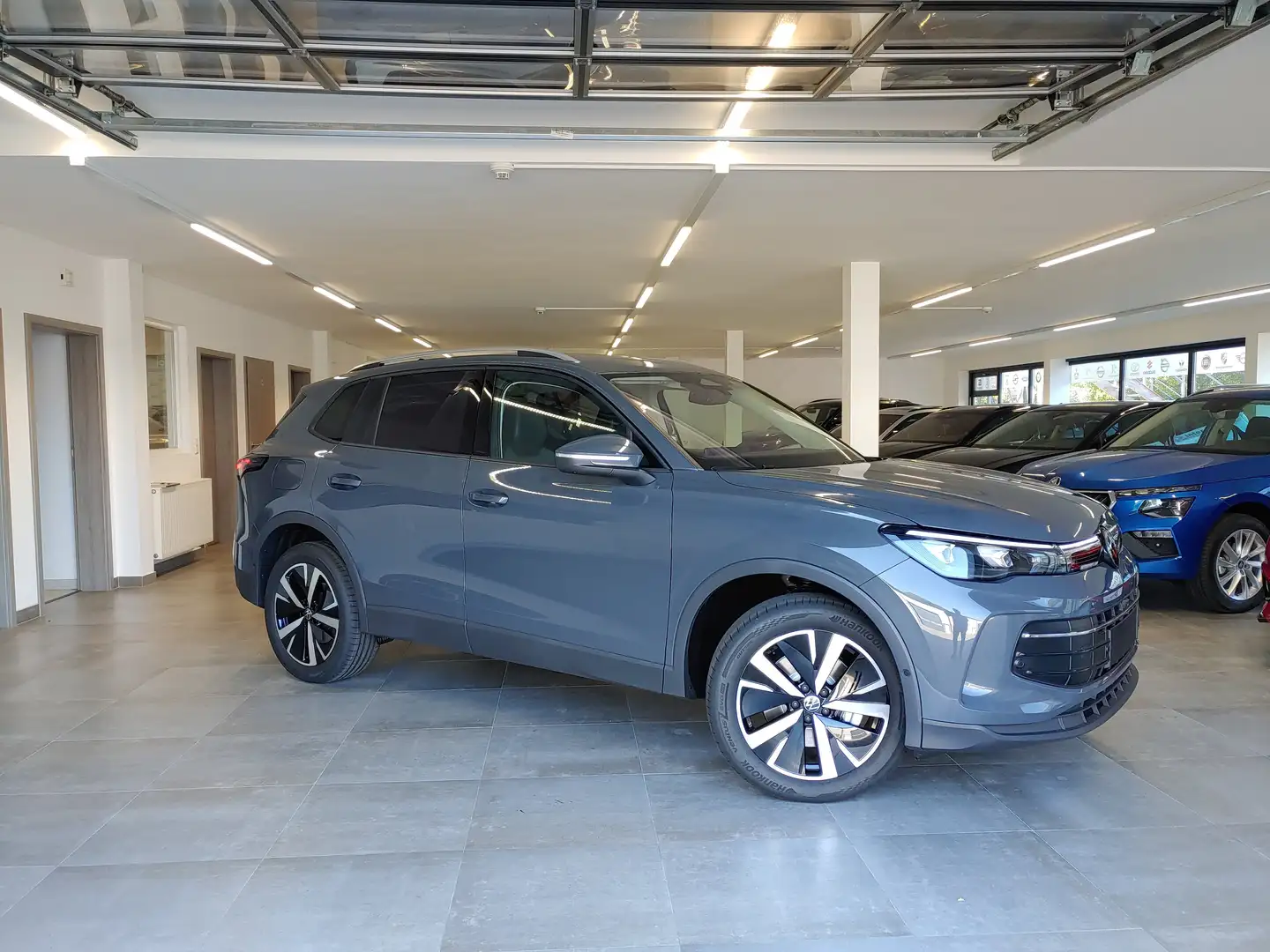 Volkswagen Tiguan 1.5 TSI eHybrid EasyOpen/HD-Matrix/360°/4Jahre Gris - 1