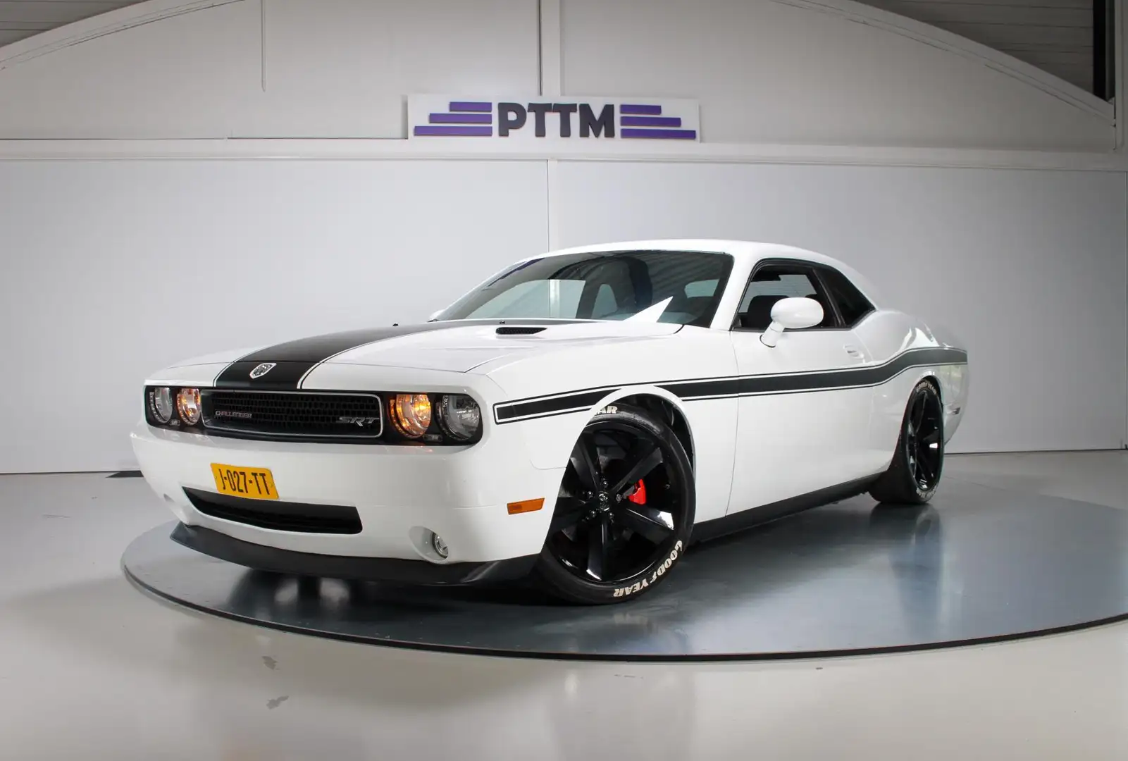 Dodge Challenger V6 Wit - 1