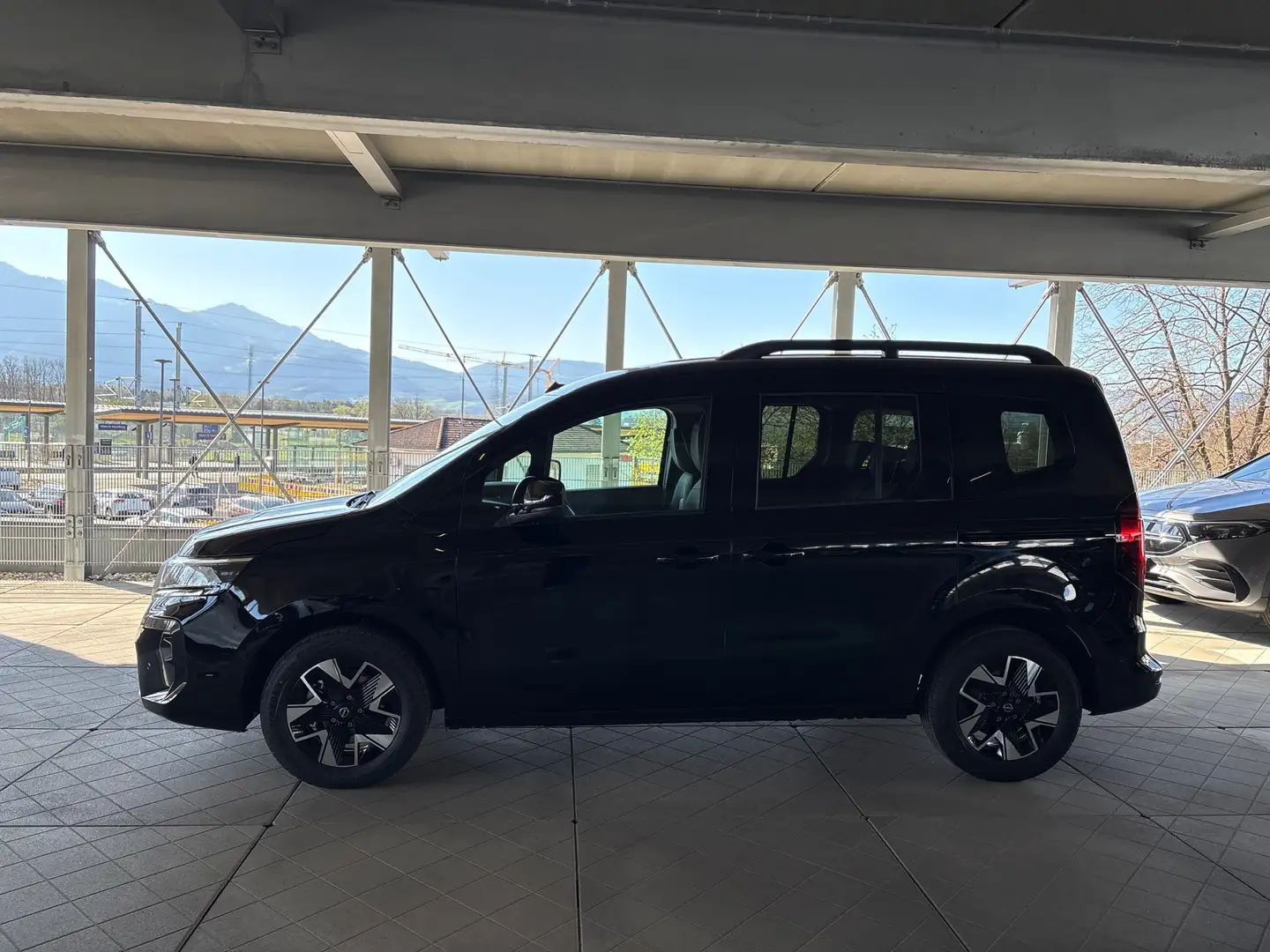 Nissan Townstar L1 DIG-T 130 Tekna 7DCT Schwarz - 2