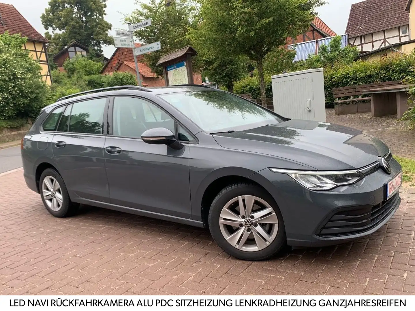 Volkswagen Golf VIII Variant Life NAVI SHZ LED ALU PDC ACC Grijs - 1