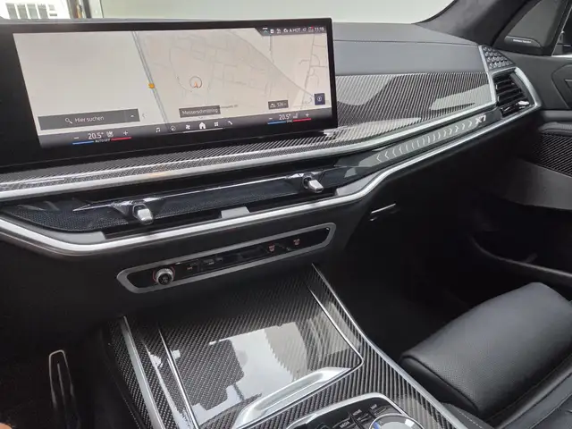 BMW X7 view 10