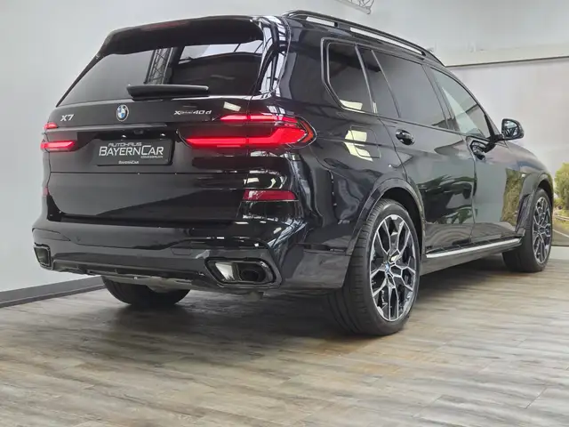 BMW X7 view 6