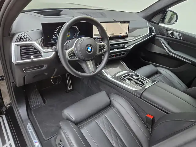 BMW X7 view 8