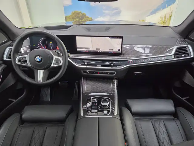 BMW X7 view 7