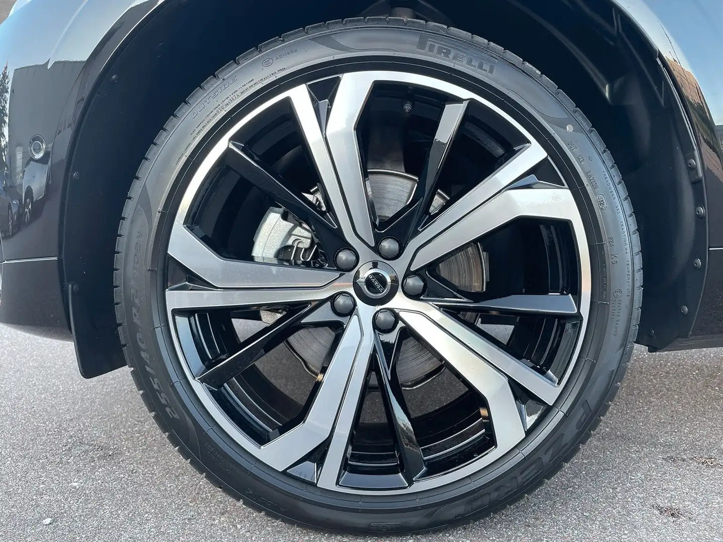 Volvo XC60 B5 AWD Plus Dark AHK ACC BLIS SD Schwarz - 2