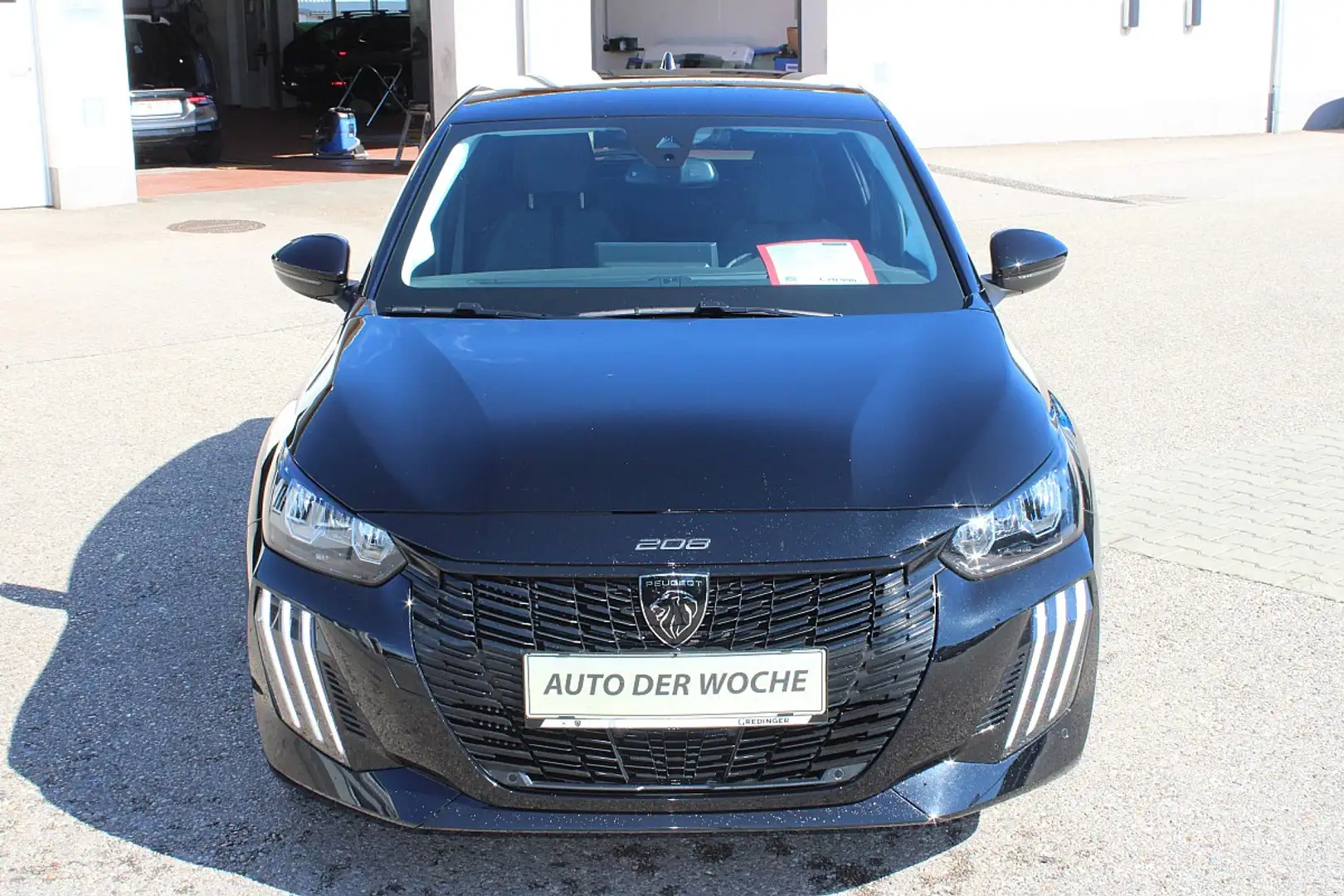Peugeot 208 Hybrid 100 e-DCS6 Allure Schwarz - 2