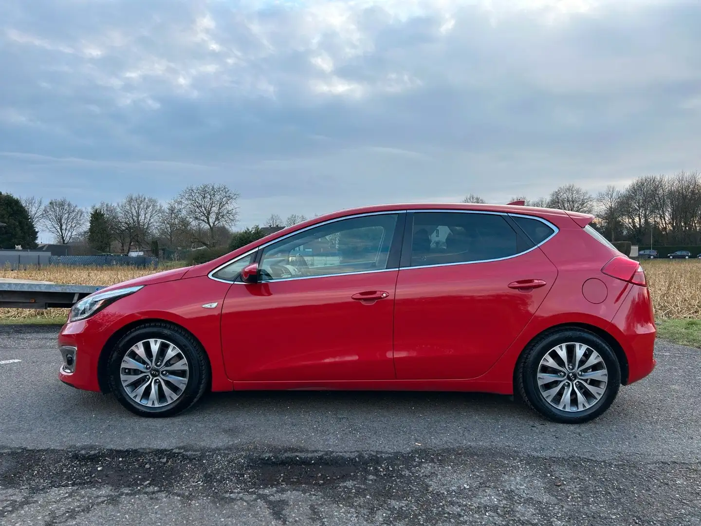 Kia Ceed / cee'd Ceed 1.4 DreamTeam Winter Paket Navi Klimaauto. Rot - 2