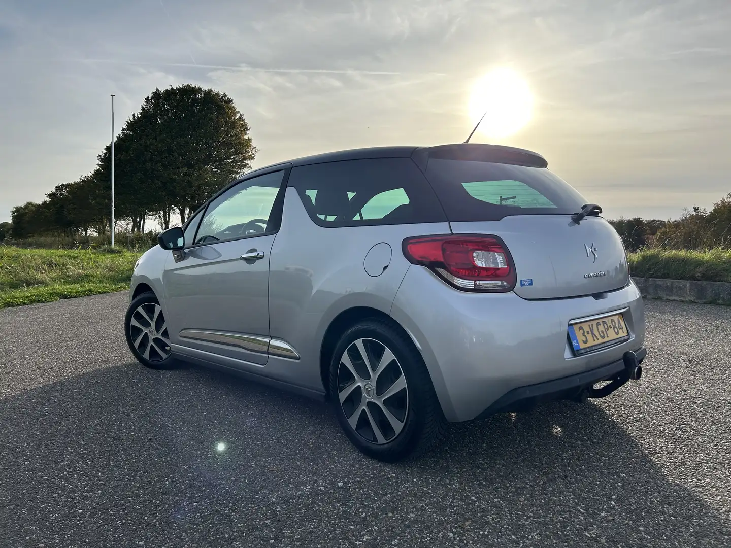 Citroen DS3 1.2 VTi So Chic | Orig. NL | Afn. Trekhaak | Cruis Grijs - 1