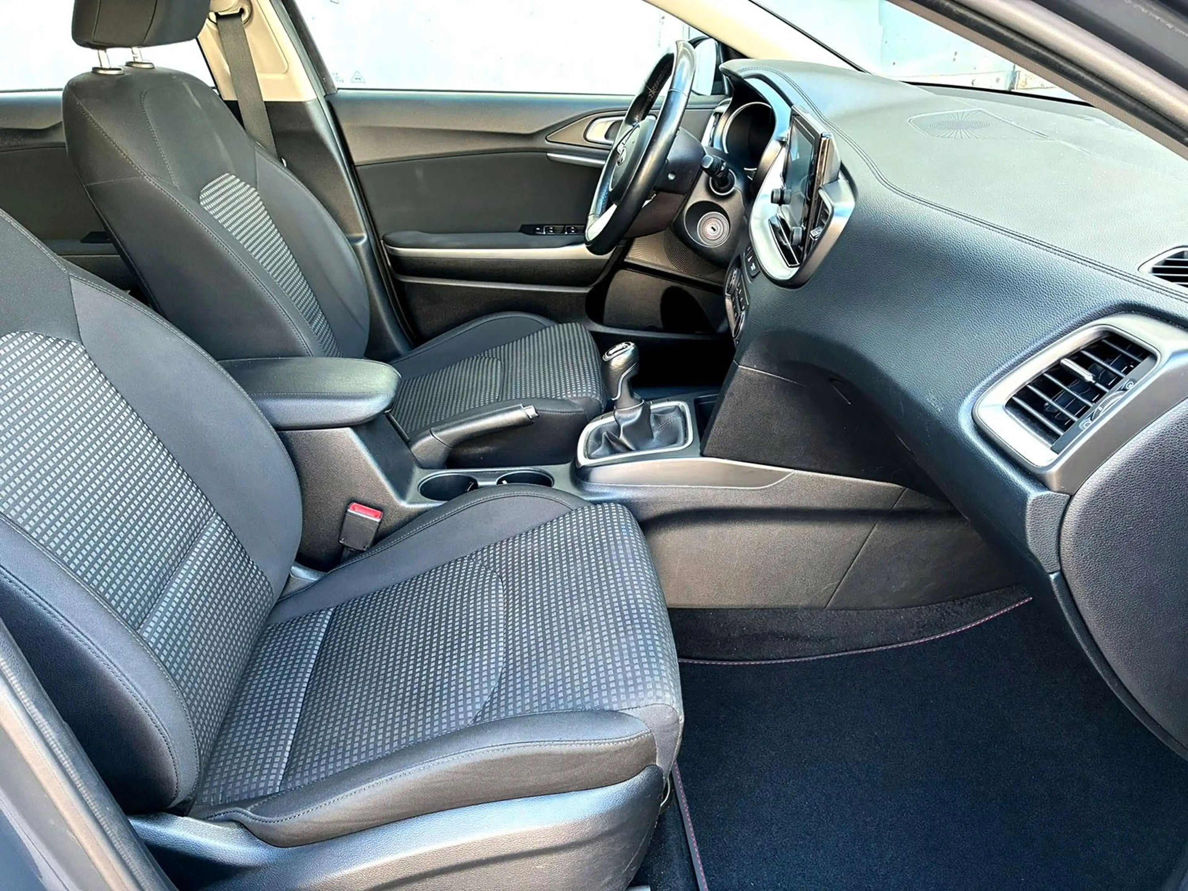 Kia Ceed SW / cee'd SW | REIFEN NEU | SCHECKHEFT — photo 16