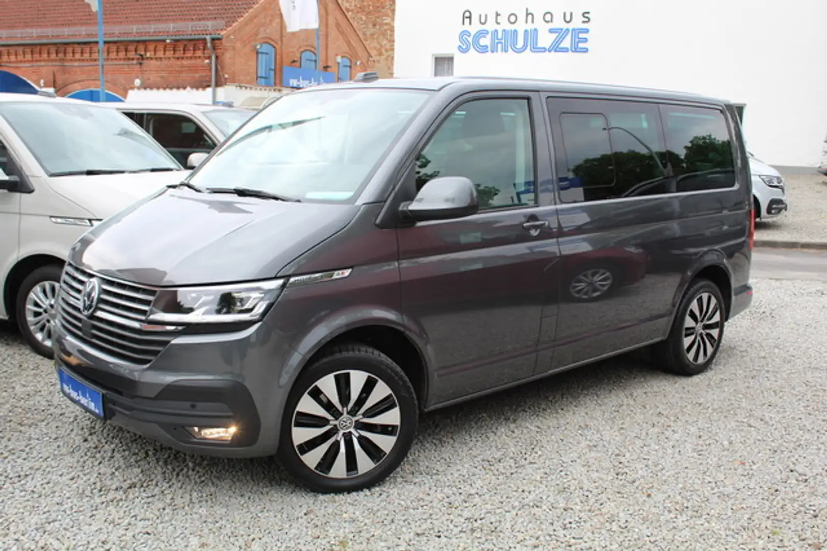 Volkswagen T6.1 Multivan Comfortline DSG AHK Luft-Standhz Grau - 1