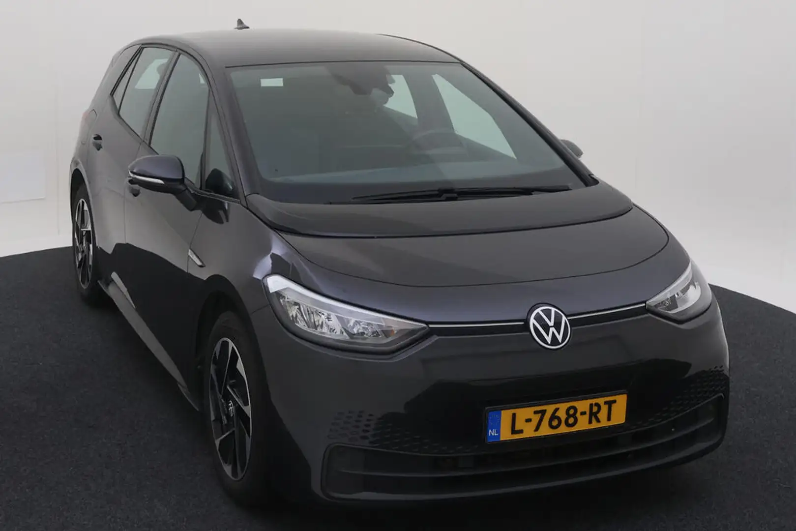 Volkswagen ID.3 Life 58 kWh 204pk Navigatie Grijs - 2