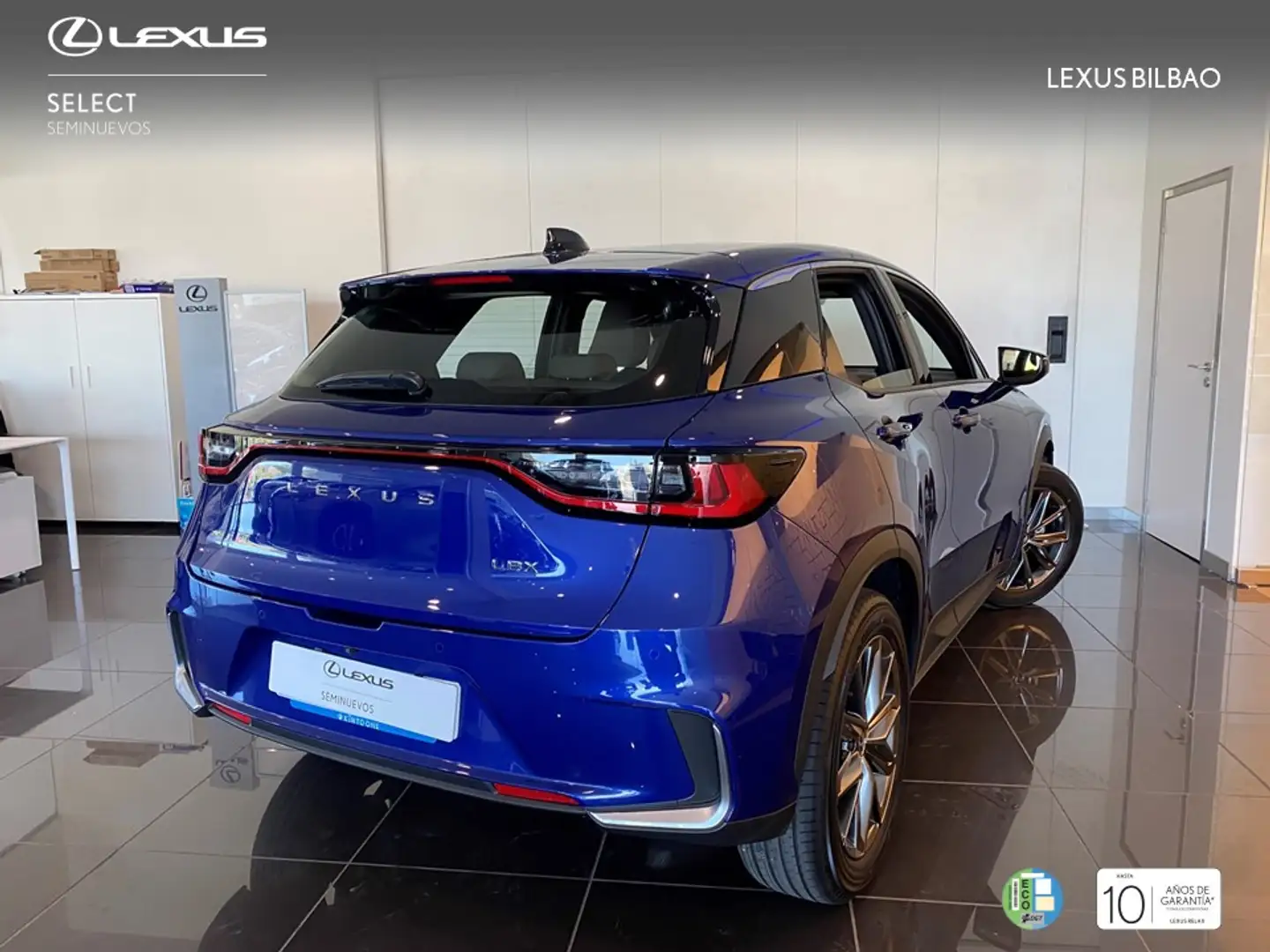 Lexus LBX Elegant+ Bleu - 2