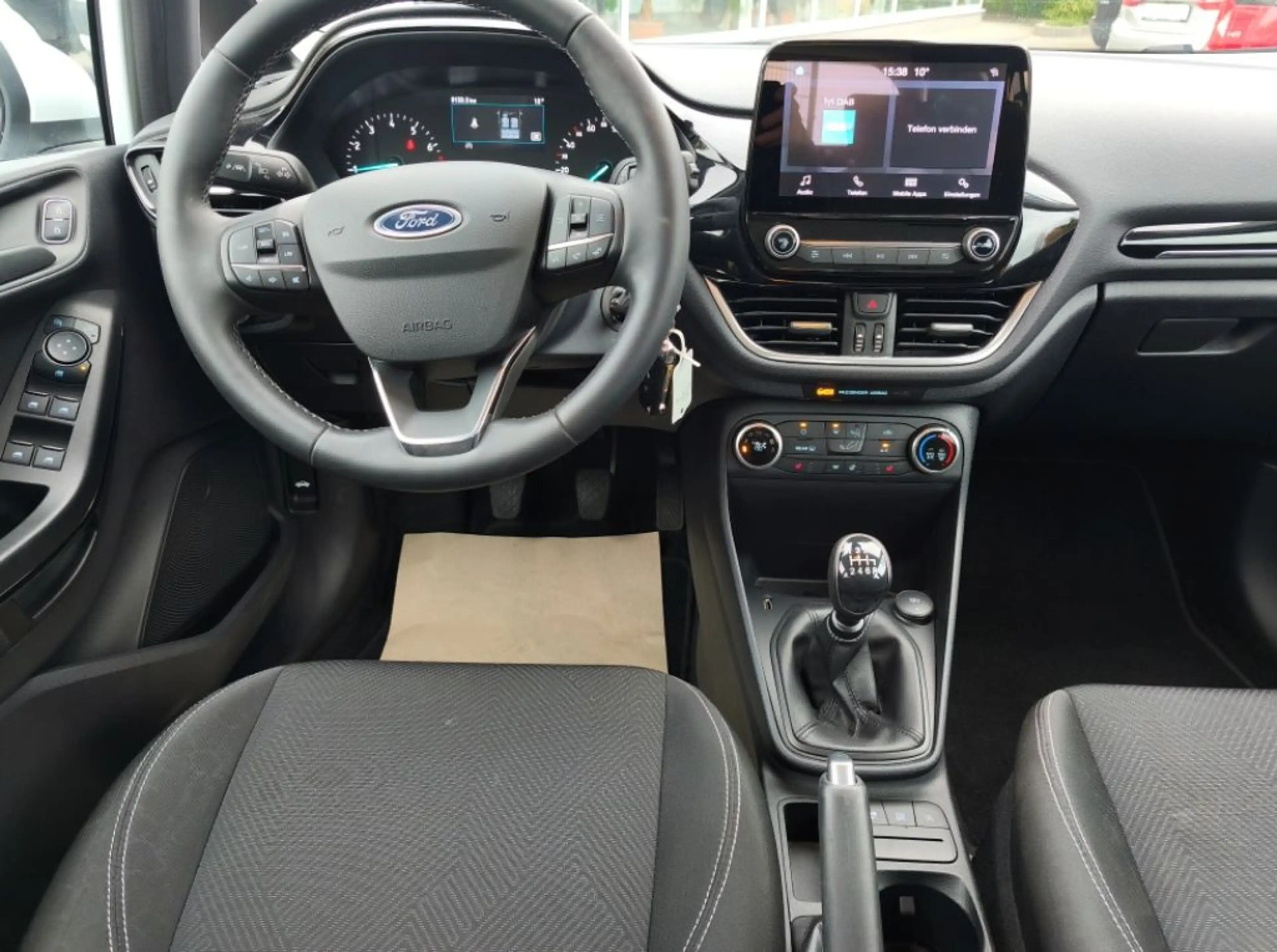Ford Fiesta 1.0 EcoBoost S&S COOL&CONNECT — photo 9