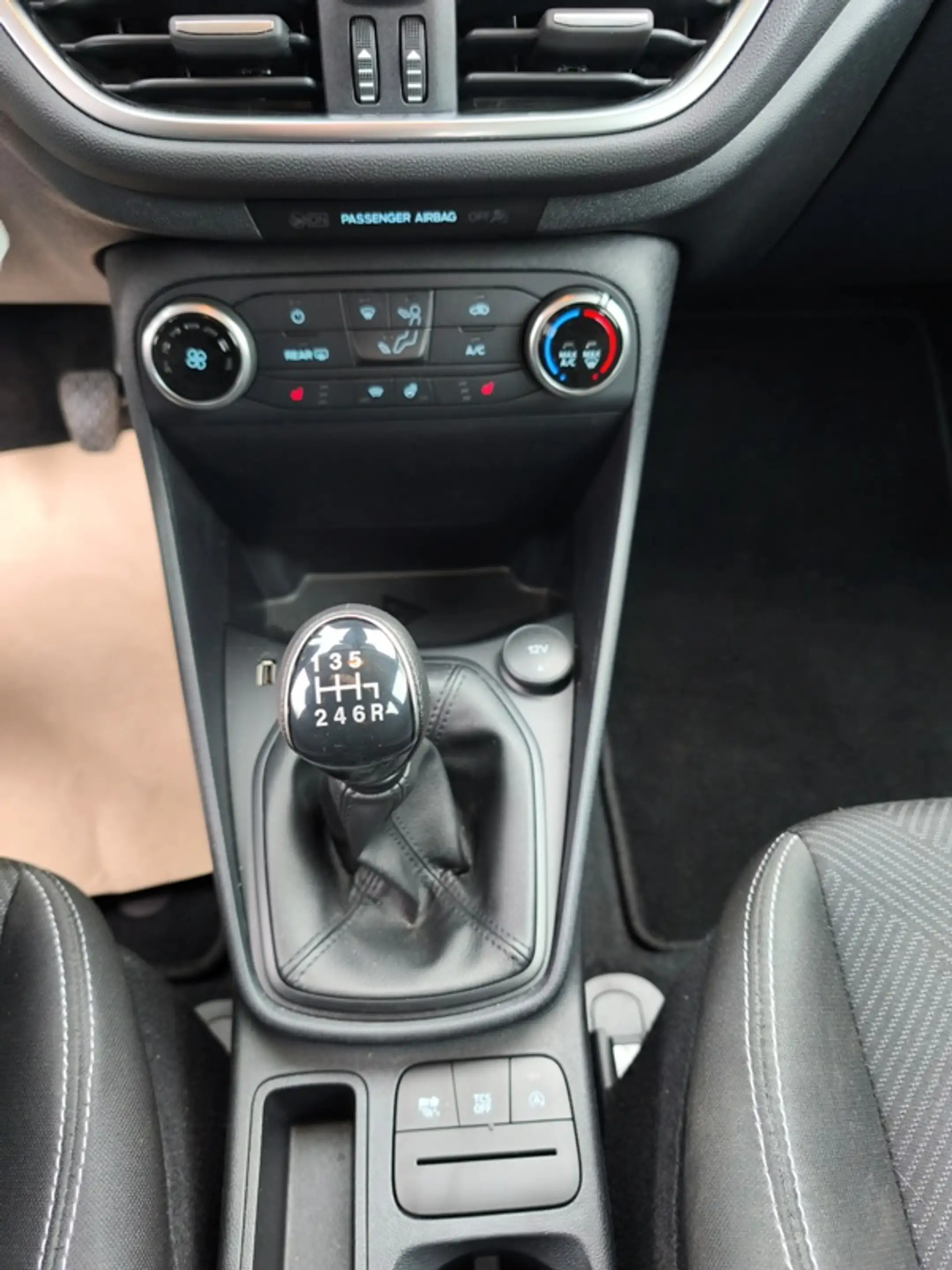 Ford Fiesta 1.0 EcoBoost S&S COOL&CONNECT — photo 11