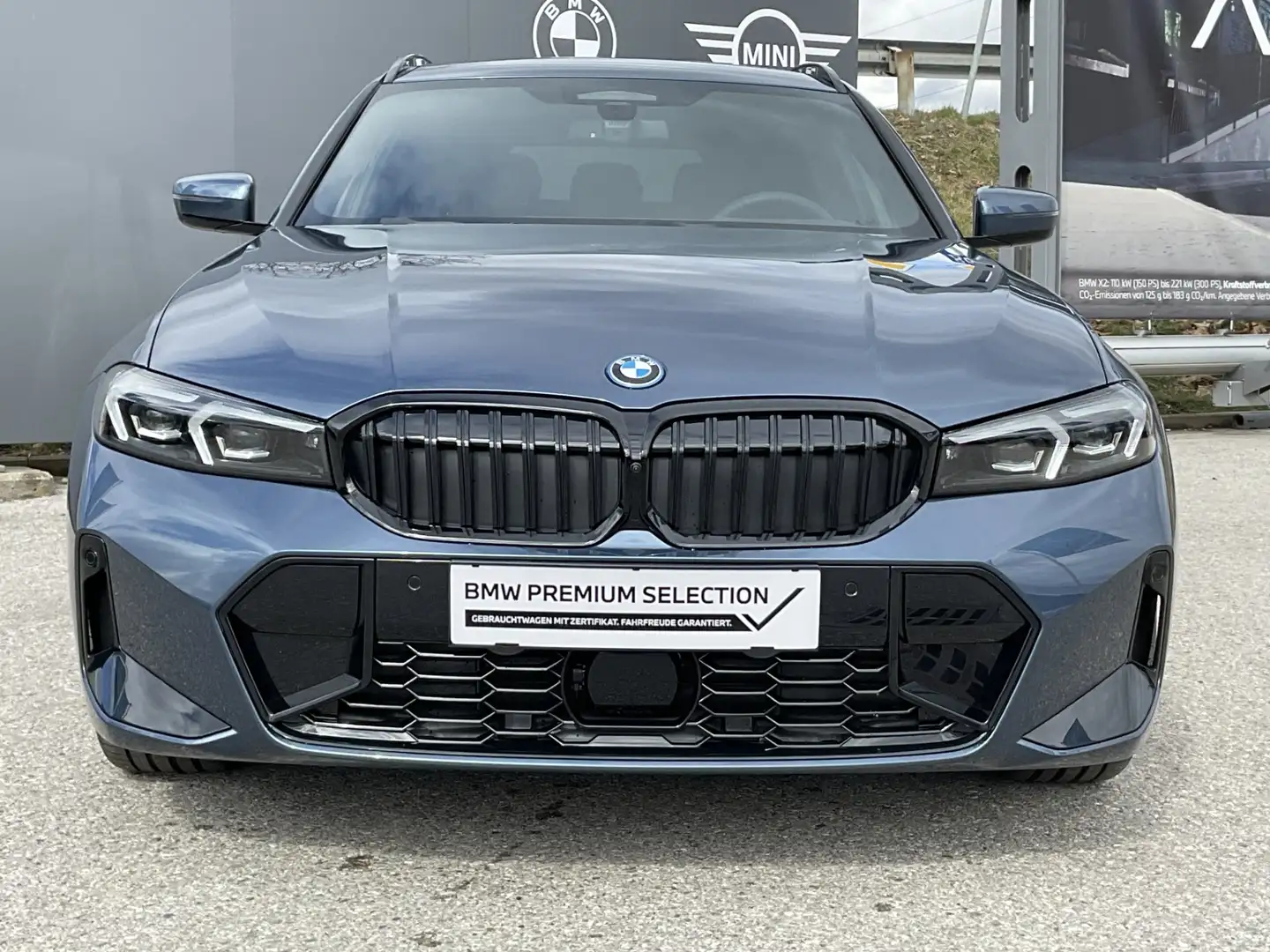 BMW 330 330e xDrive Blau - 2