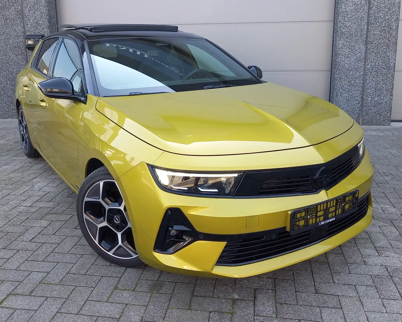 Opel Astra ULTIMATE 16 PHEV 180 eAT8 Geel - 2
