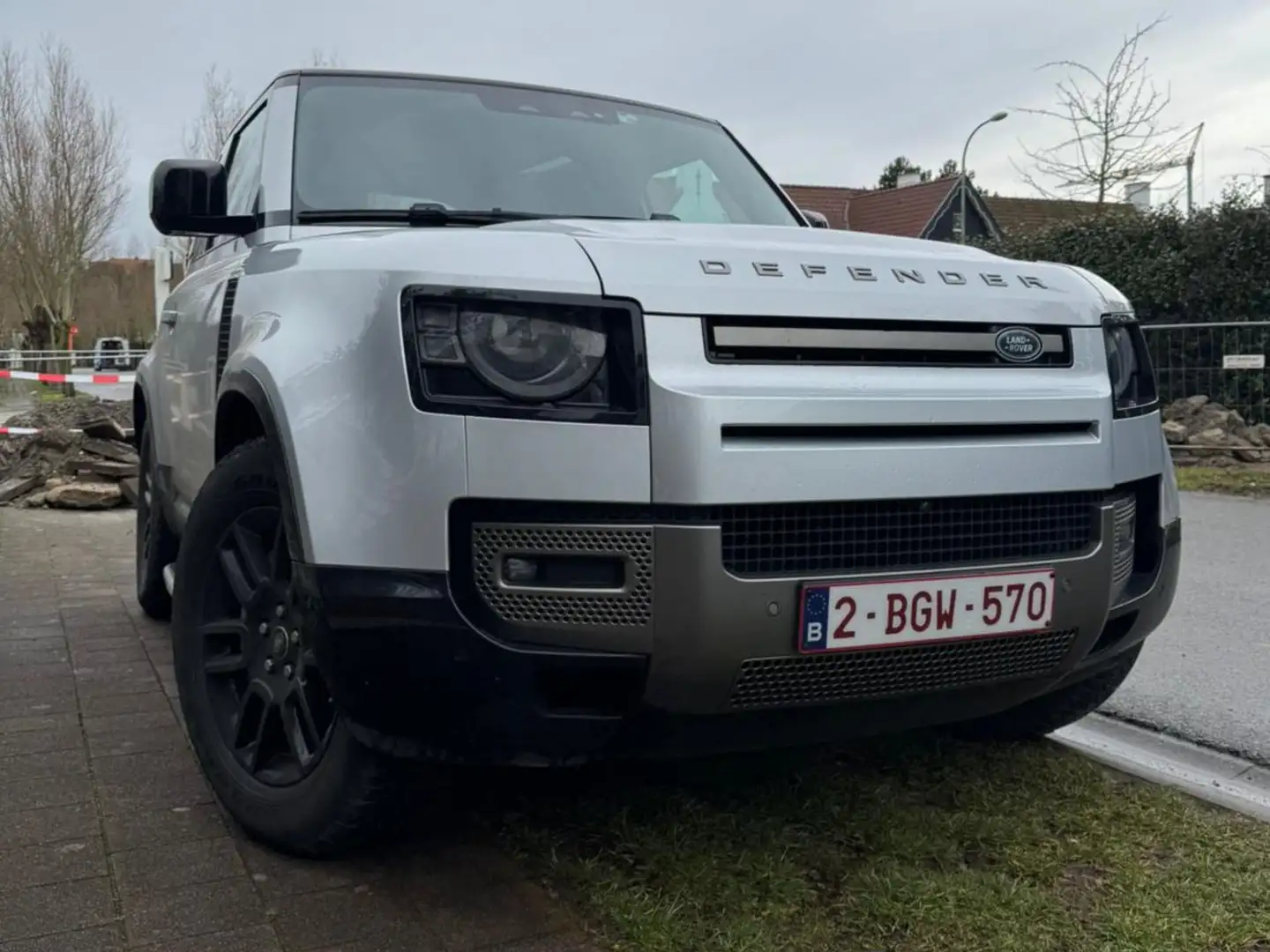 Land Rover Defender Defender 90 3.0 D MHEV D300 X-Dynamic S Zilver - 1