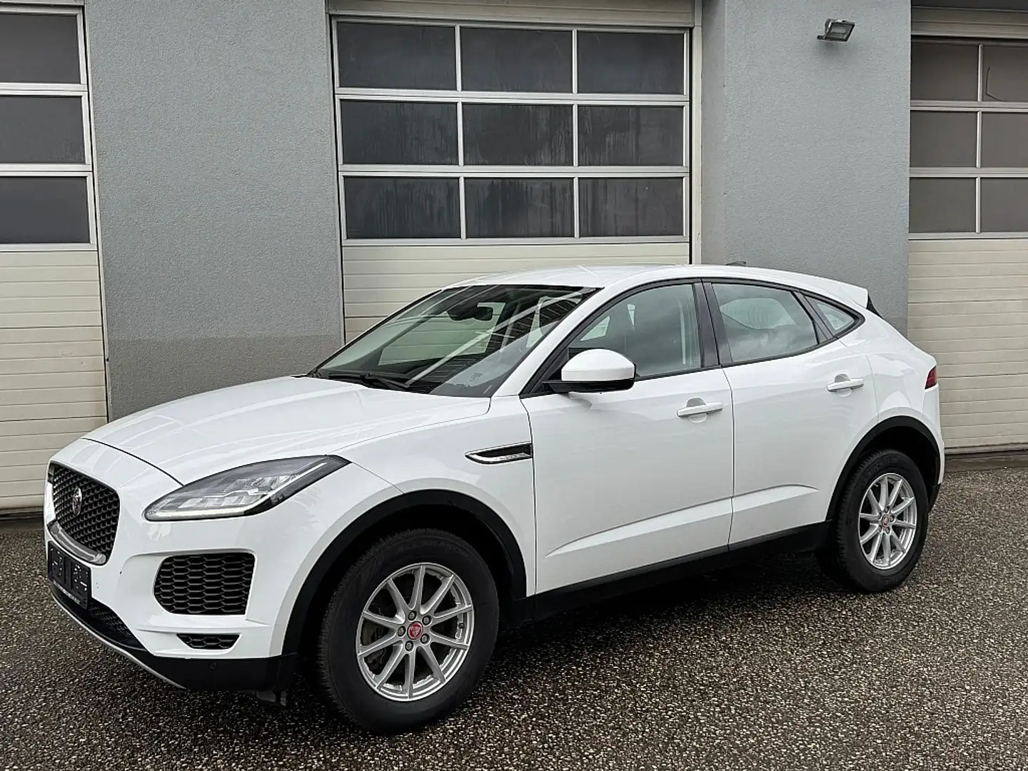 Jaguar E-Pace 2.0DI4 D150 AWD Aut. Weiß - 2