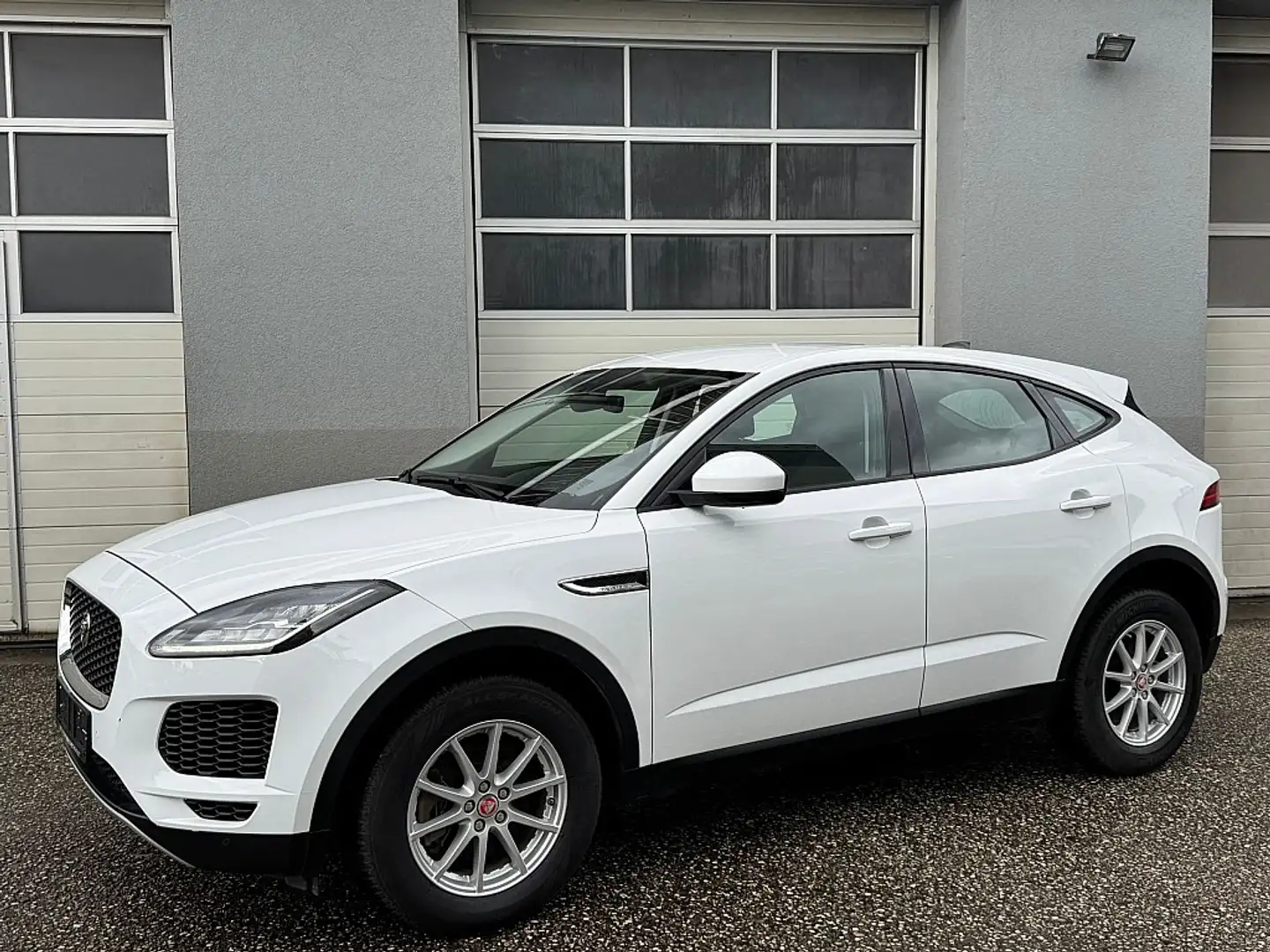 Jaguar E-Pace 2.0DI4 D150 AWD Aut. Weiß - 1