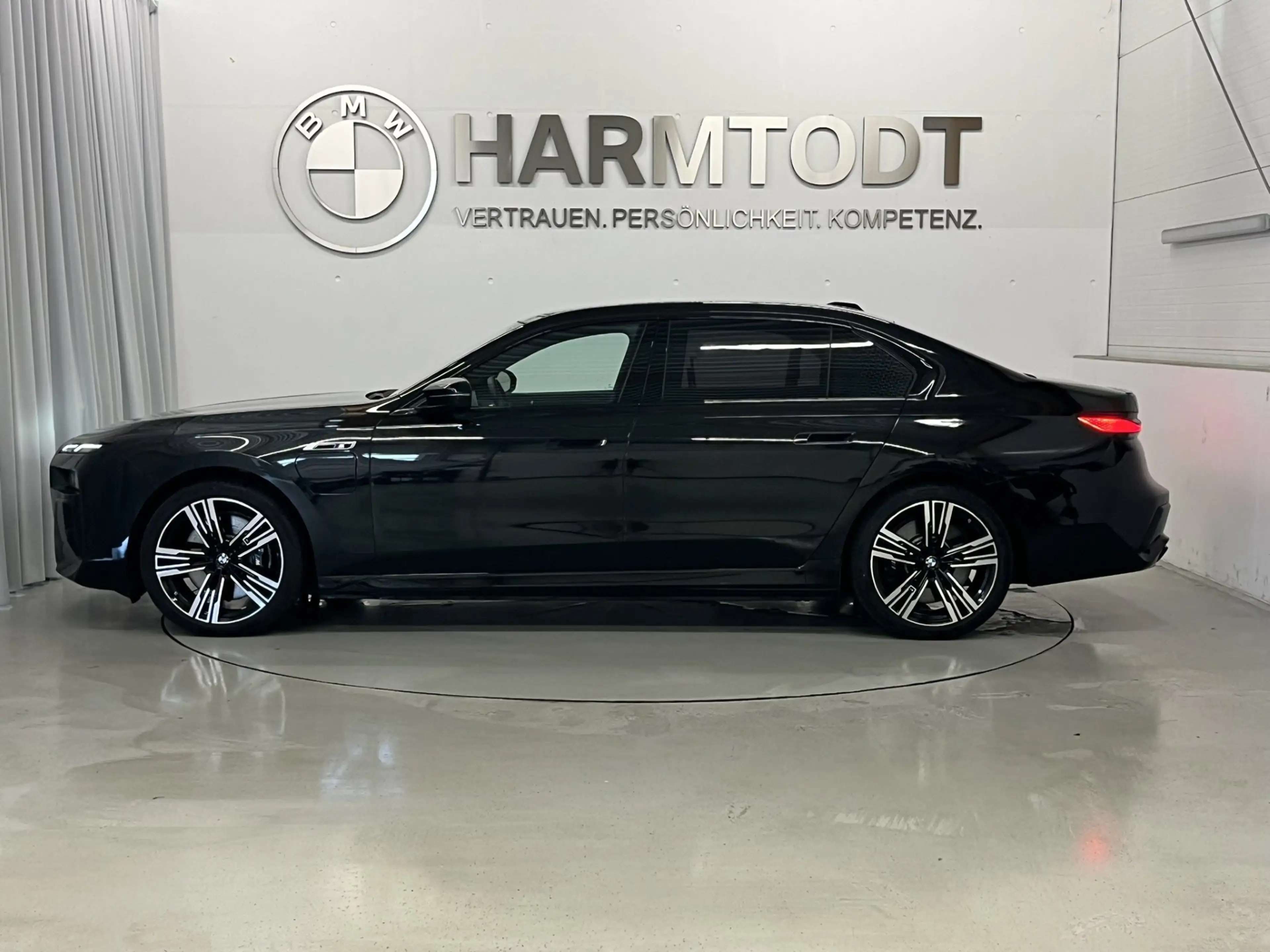 BMW 760 M760e xDrive *M-Performance Paket / Executive Paket* — photo 3