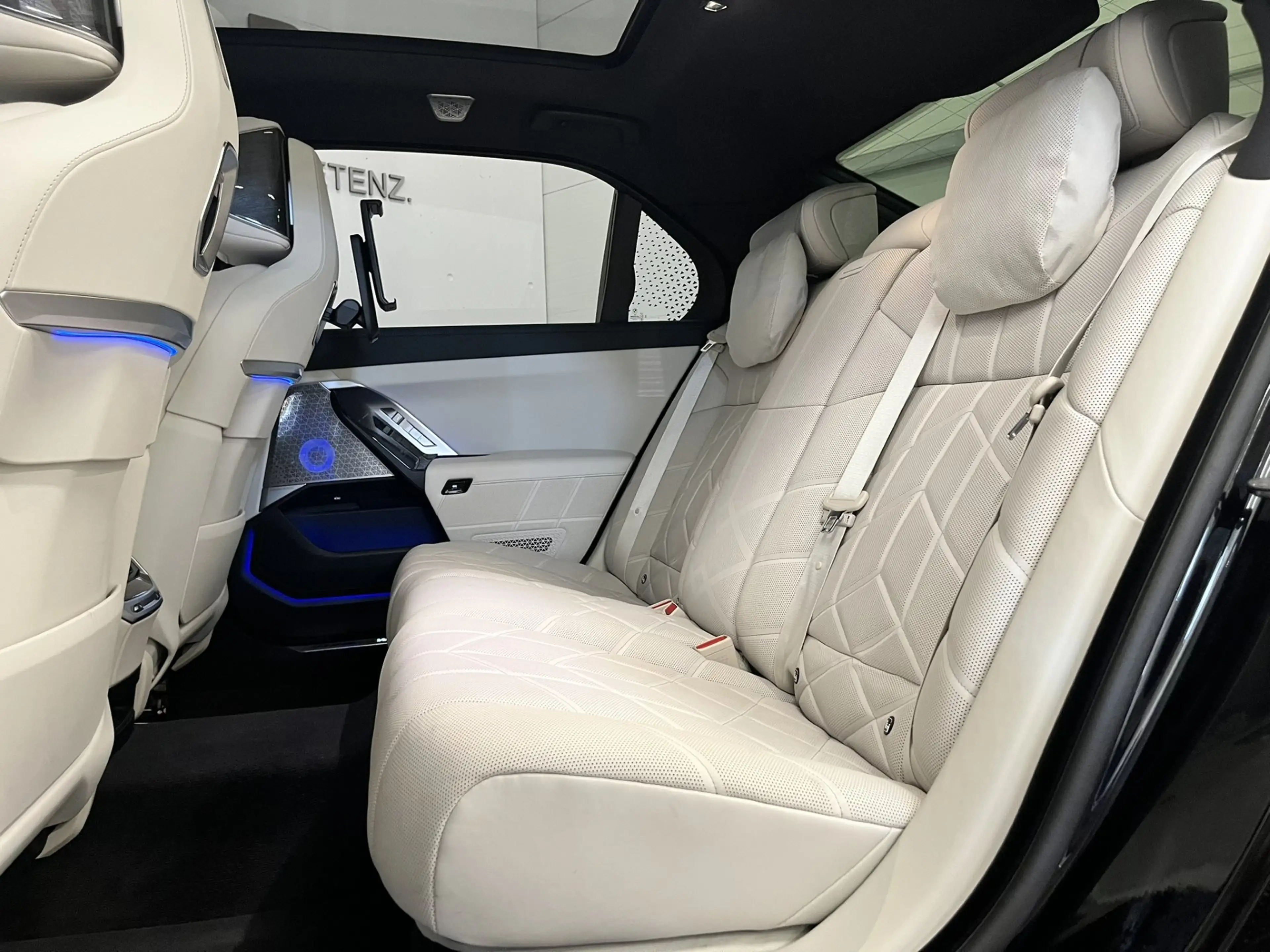 BMW 760 M760e xDrive *M-Performance Paket / Executive Paket* — photo 14