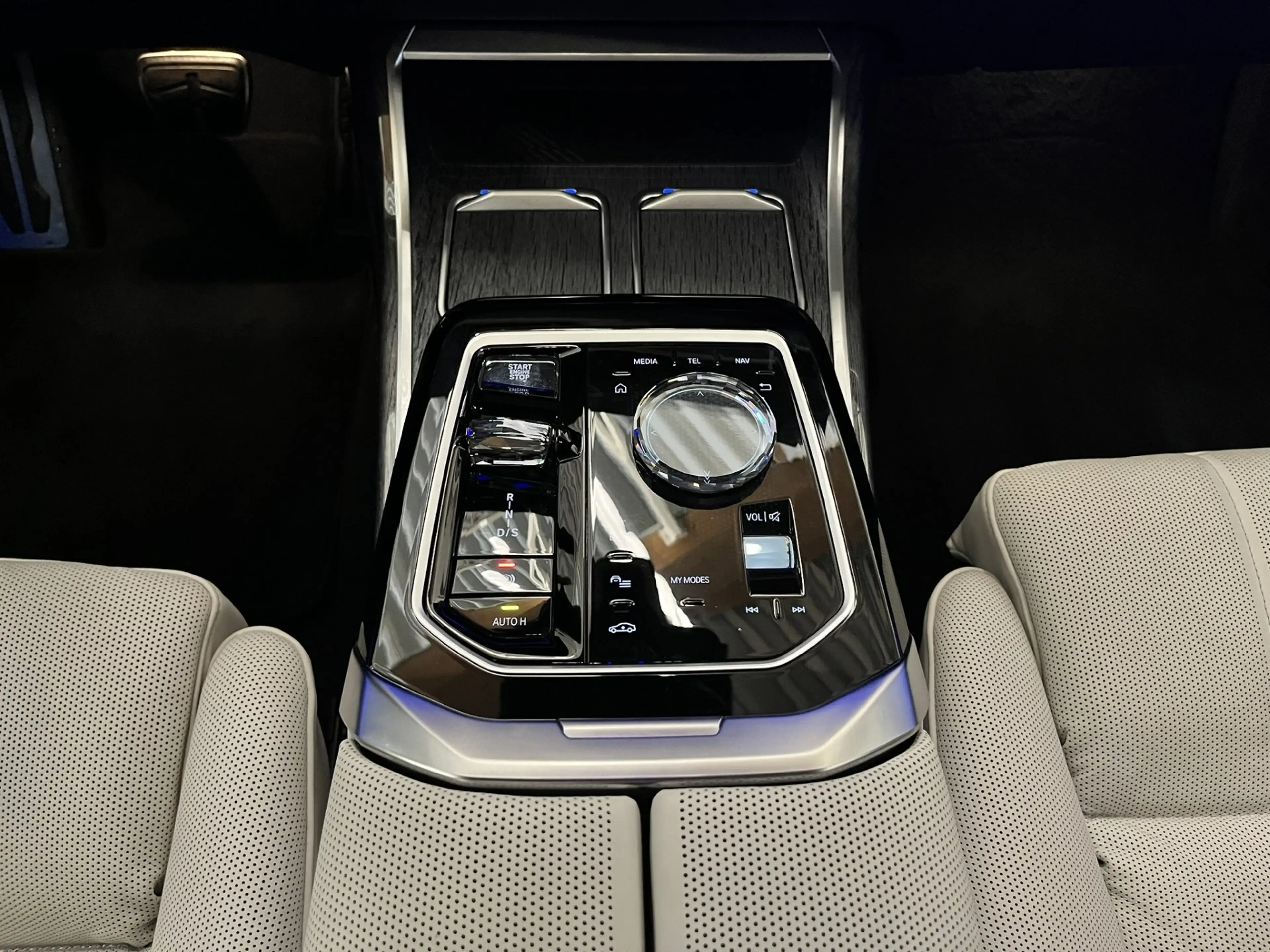 BMW 760 M760e xDrive *M-Performance Paket / Executive Paket* — photo 12