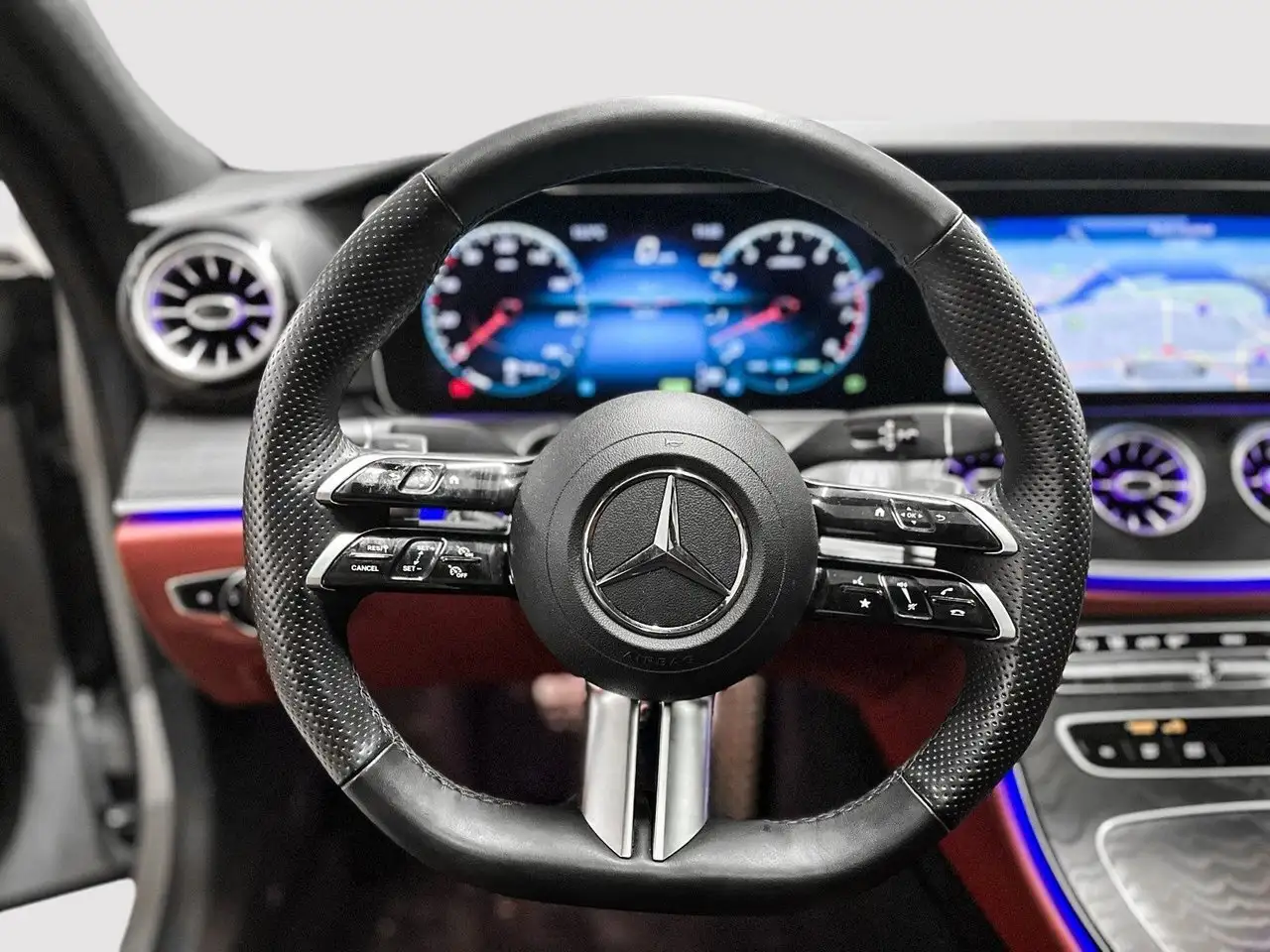 Mercedes-Benz CLS снимка Mercedes-Benz CLS