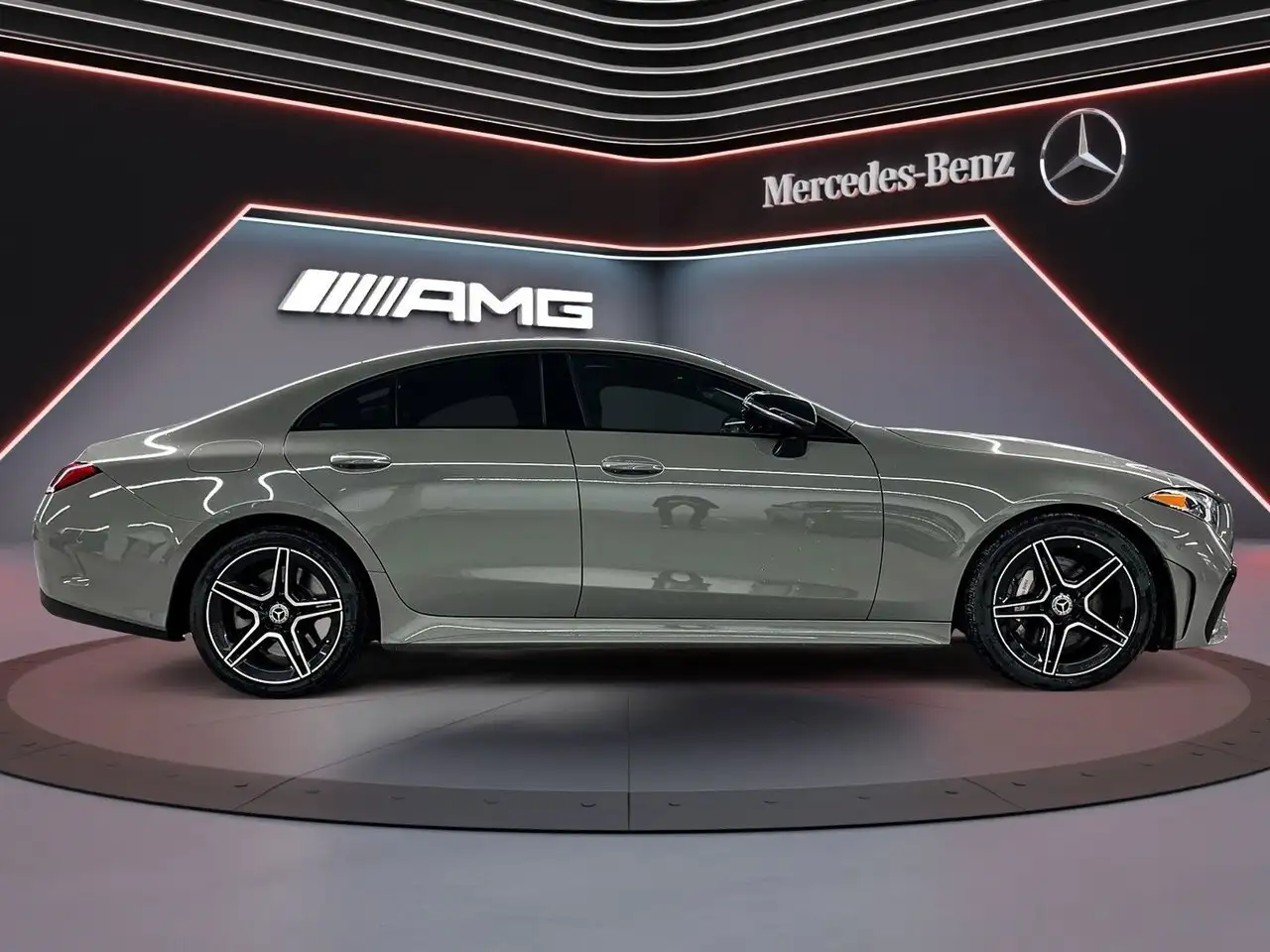 Mercedes-Benz CLS снимка Mercedes-Benz CLS