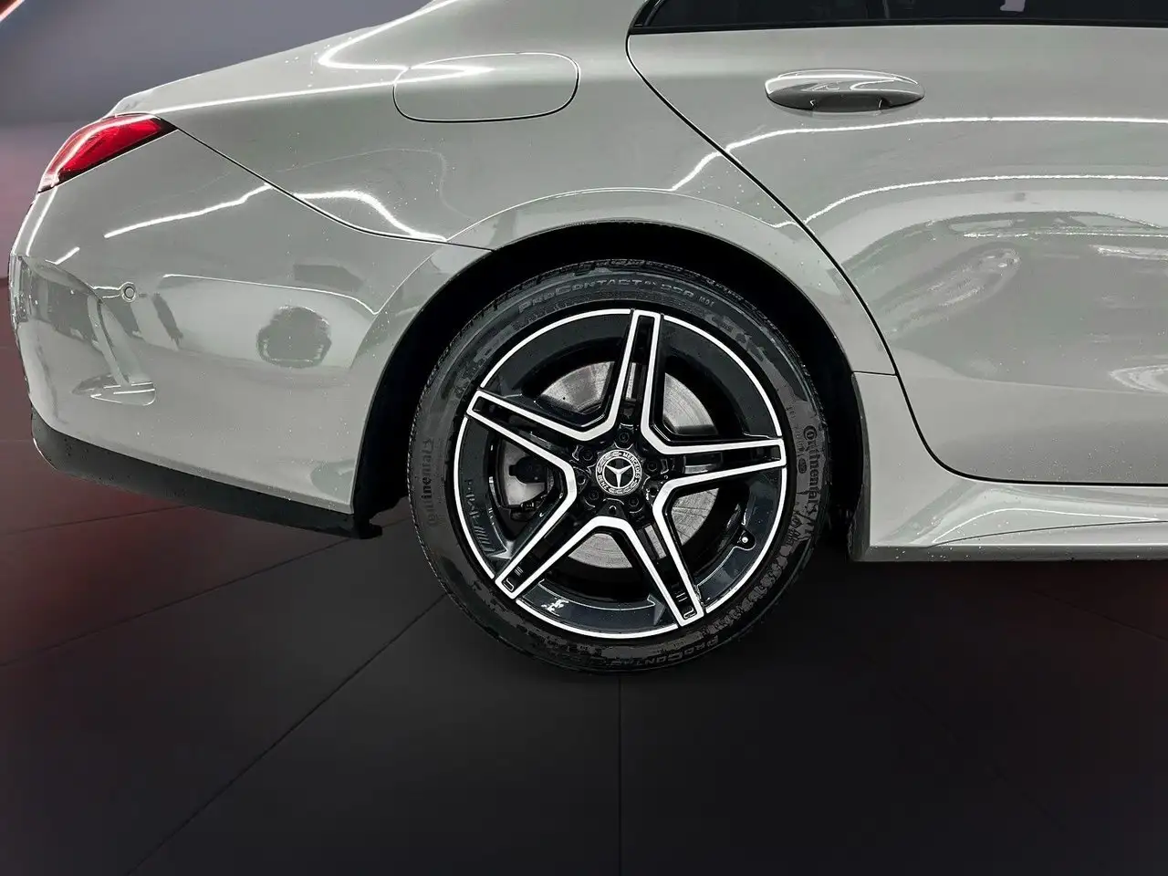 Mercedes-Benz CLS снимка Mercedes-Benz CLS