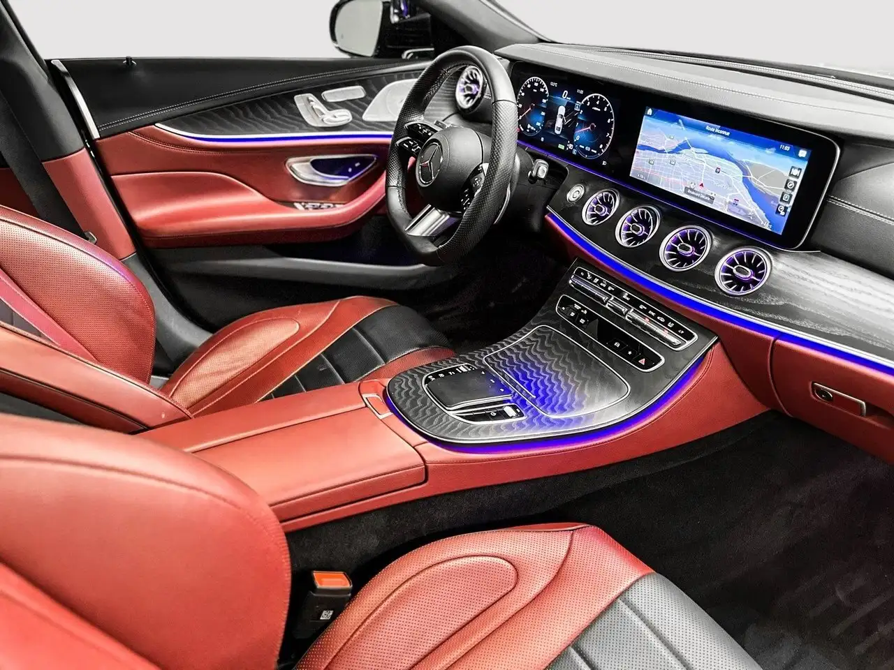 Mercedes-Benz CLS снимка Mercedes-Benz CLS
