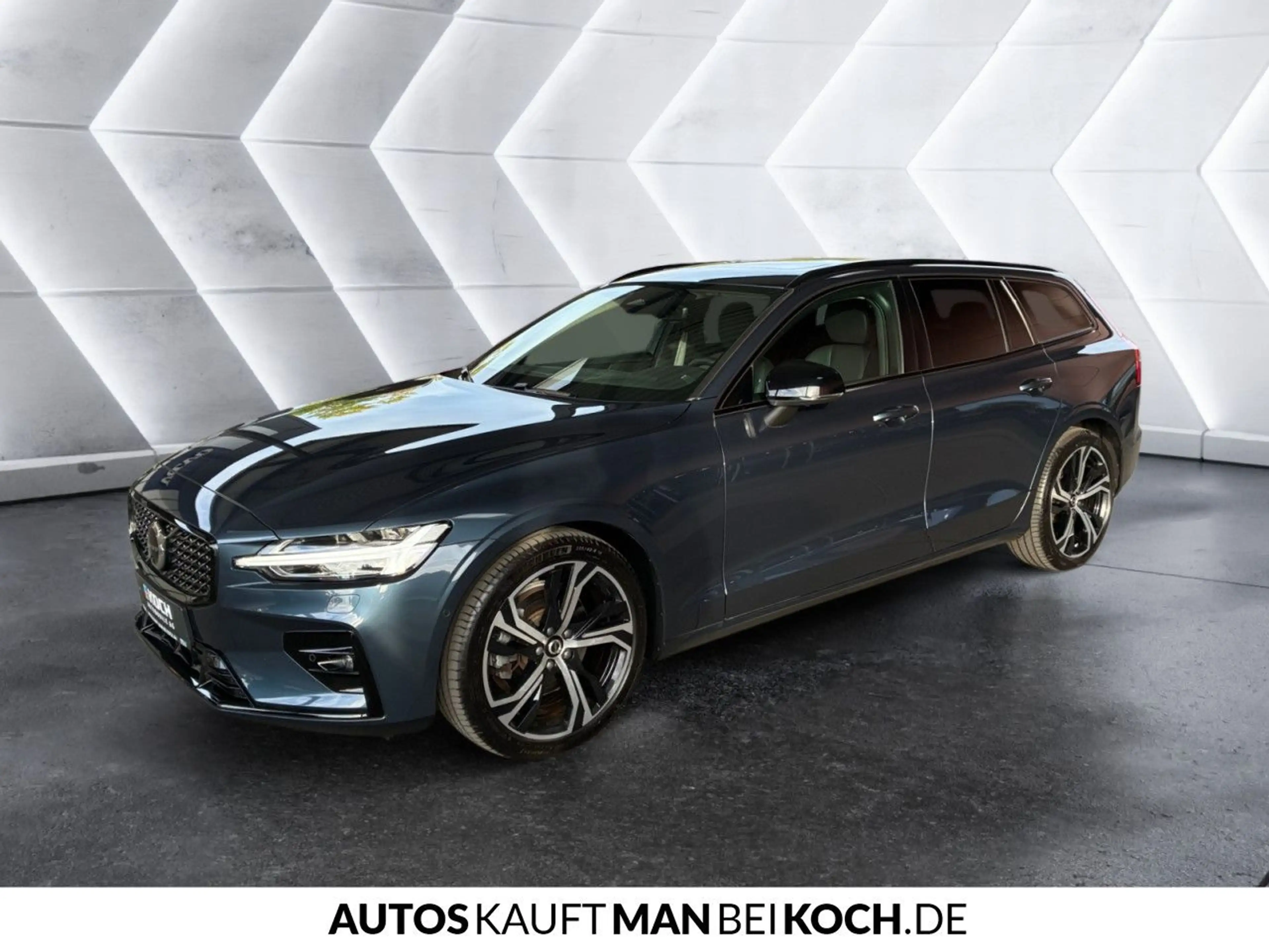 Volvo V60 B4 B Plus Dark ACC BLIS H/K 360° Voll-LED PANO — photo 2
