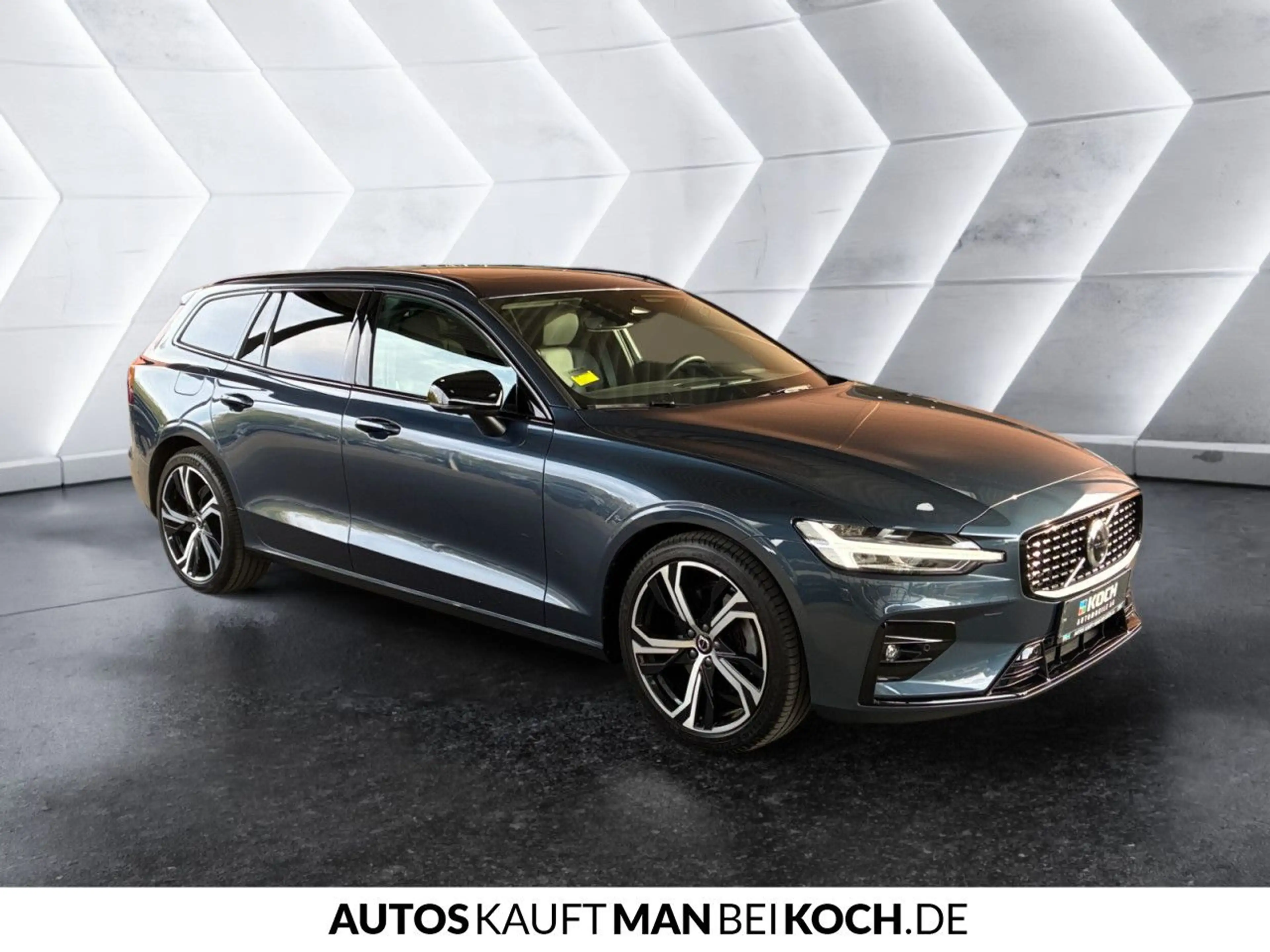 Volvo V60 B4 B Plus Dark ACC BLIS H/K 360° Voll-LED PANO — photo 5