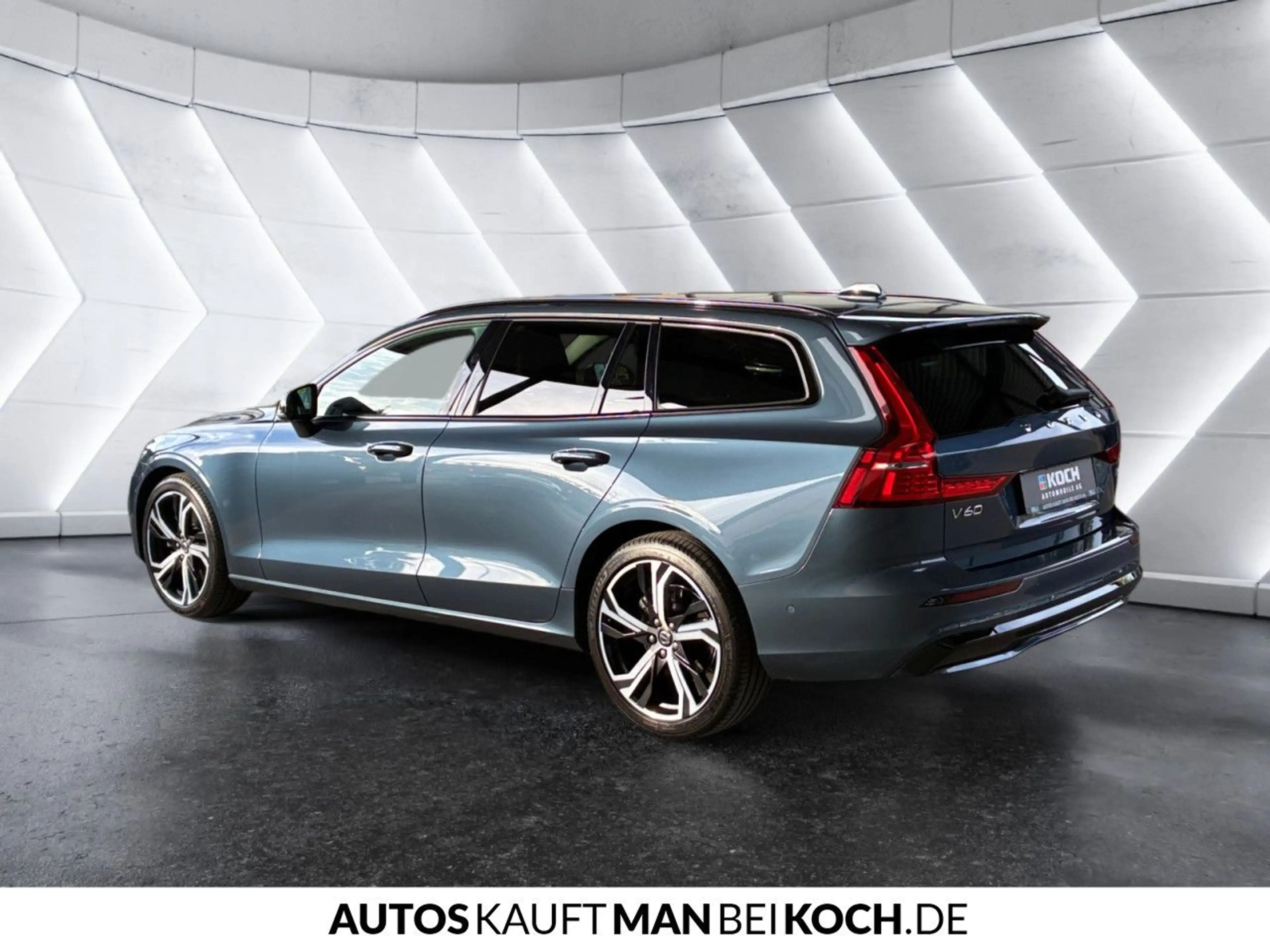 Volvo V60 B4 B Plus Dark ACC BLIS H/K 360° Voll-LED PANO — photo 3