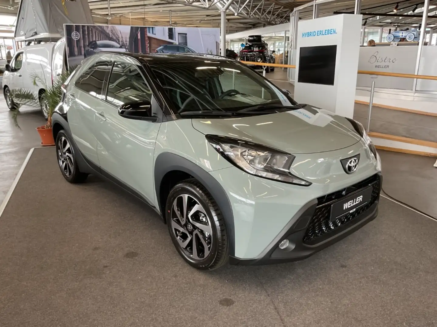 Toyota Aygo X Team D *Kamera*CarPlay*Spurhalteass*ACC* Grün - 1