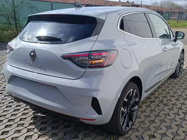 Renault Clio view 3