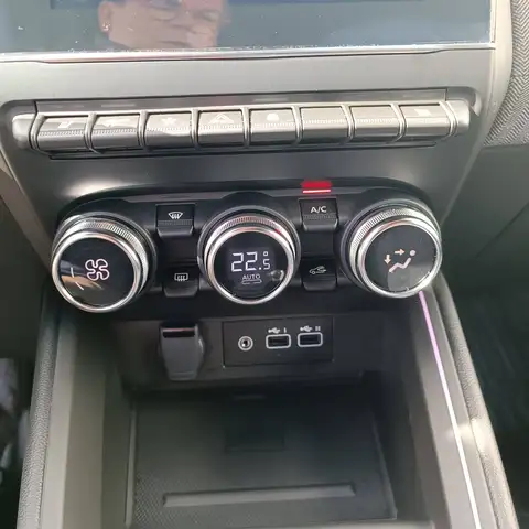Renault Clio view 9