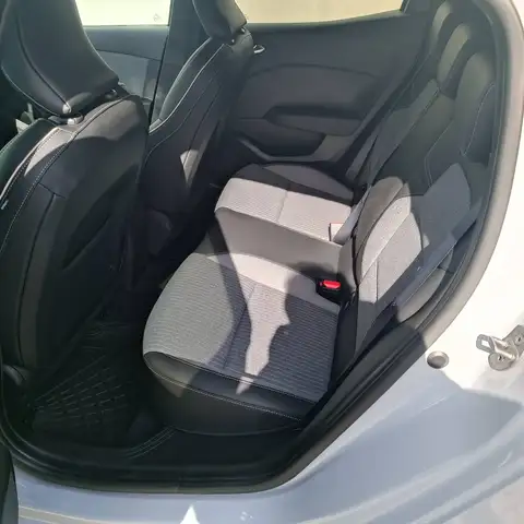 Renault Clio view 6