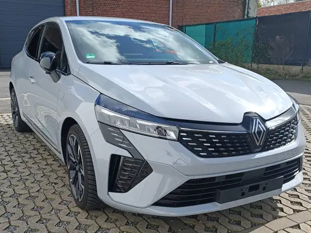 Renault Clio view 2